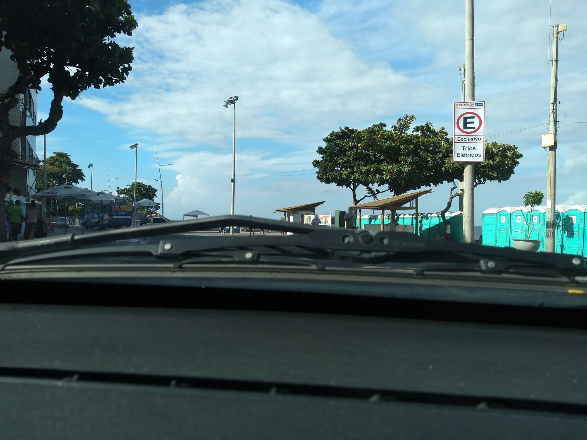 Street view near Hotel Sol Brilhante, Salvador — © gamnetto (CC BY-SA · Mapillary)