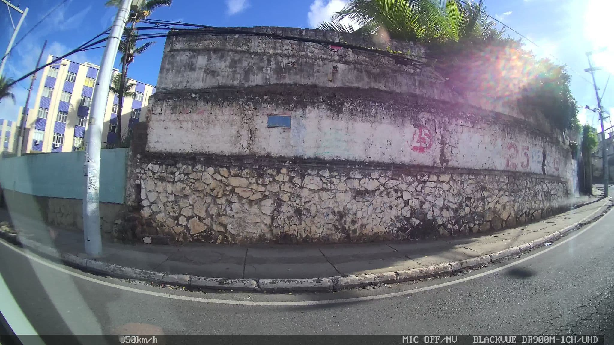 Street view near Hotel de Trânsito do Exército de Amaralina, Salvador — © kaart_2 (CC BY-SA · Mapillary)