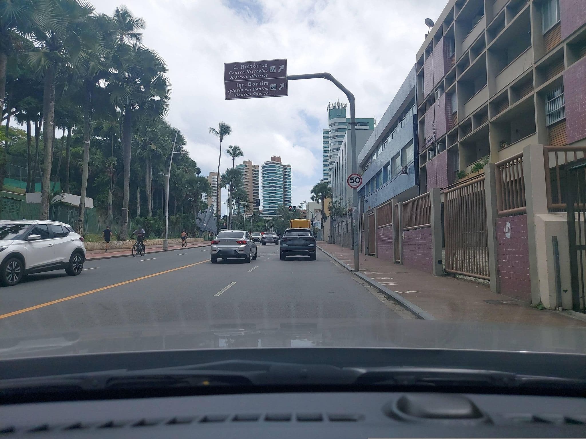 Street view near Telefone Guarita, Salvador — © georgenqueiroz (CC BY-SA · Mapillary)