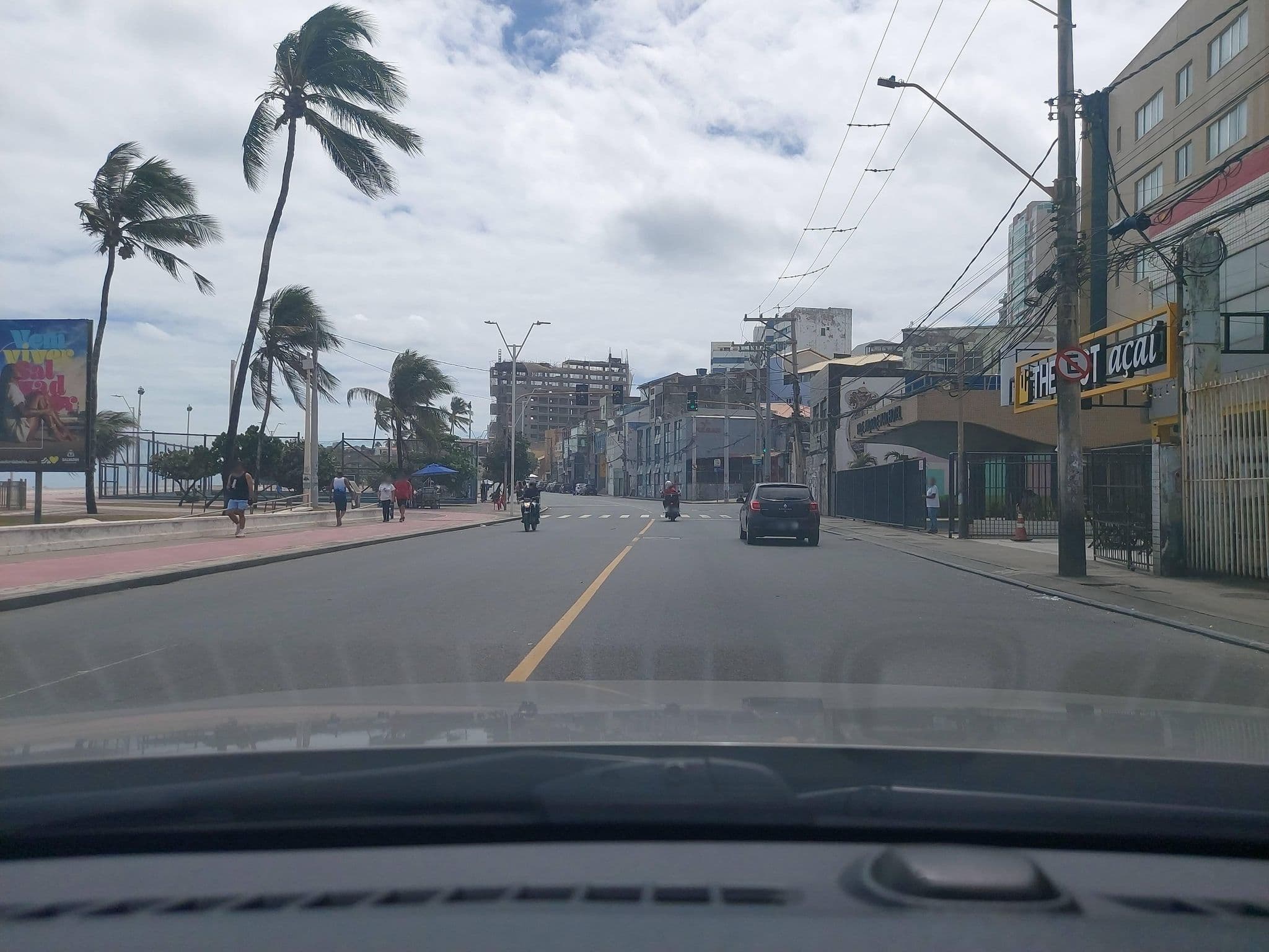 Street view near Mar Hotel, Salvador — © georgenqueiroz (CC BY-SA · Mapillary)