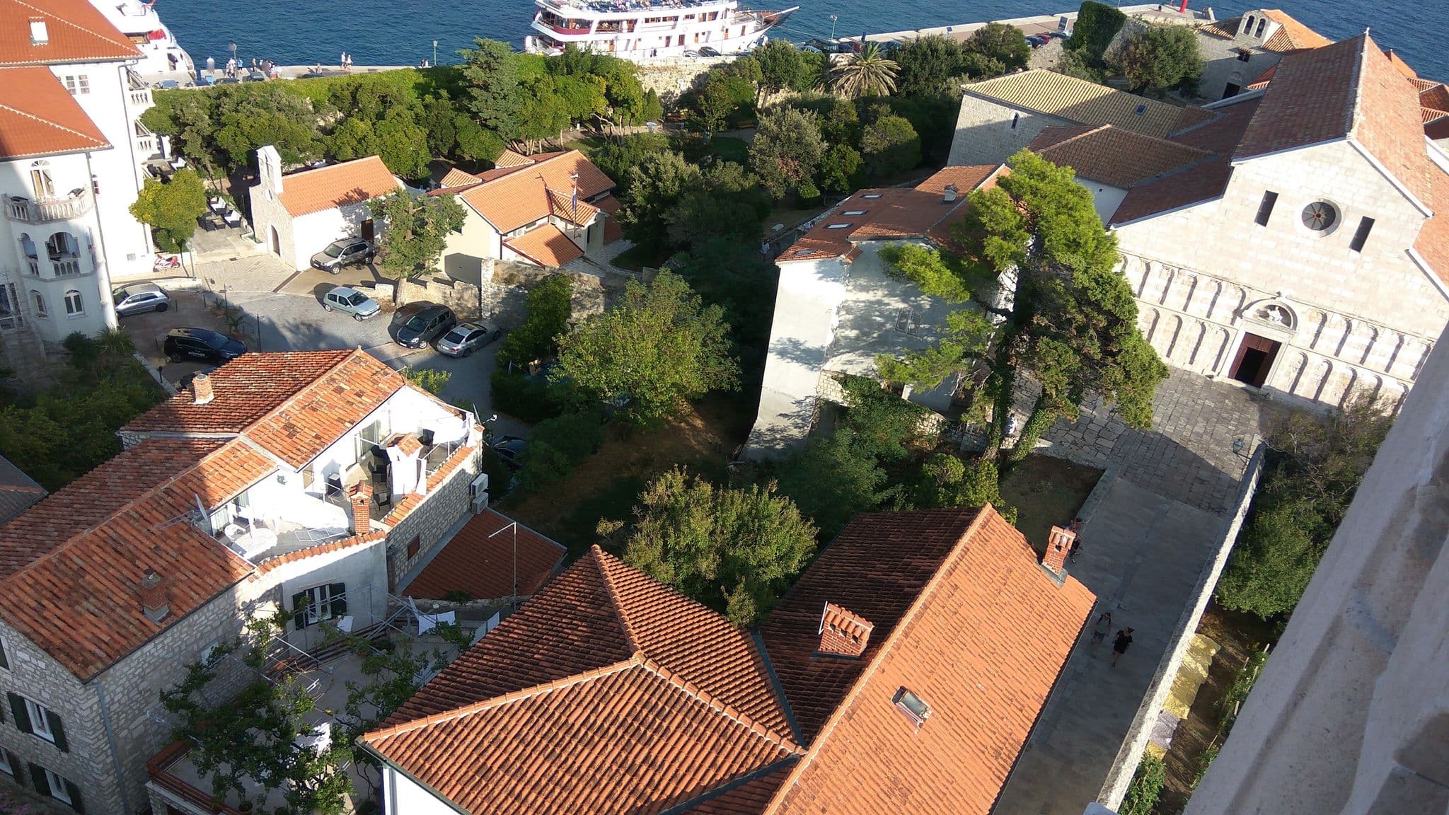 Street view near Rector's Villa Rab, Banjol — © el1yyg7yid (CC BY-SA · Mapillary)