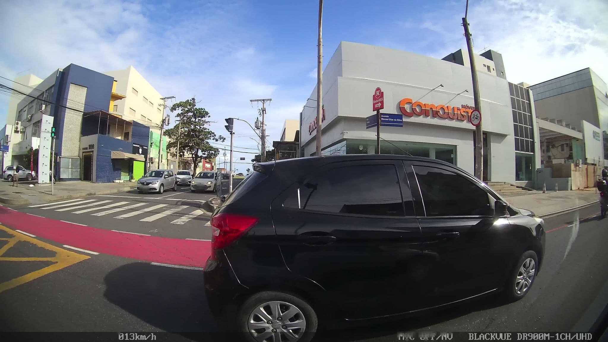 Street view near Pituba Praia Mar Hotel, Salvador — © kaart_2 (CC BY-SA · Mapillary)