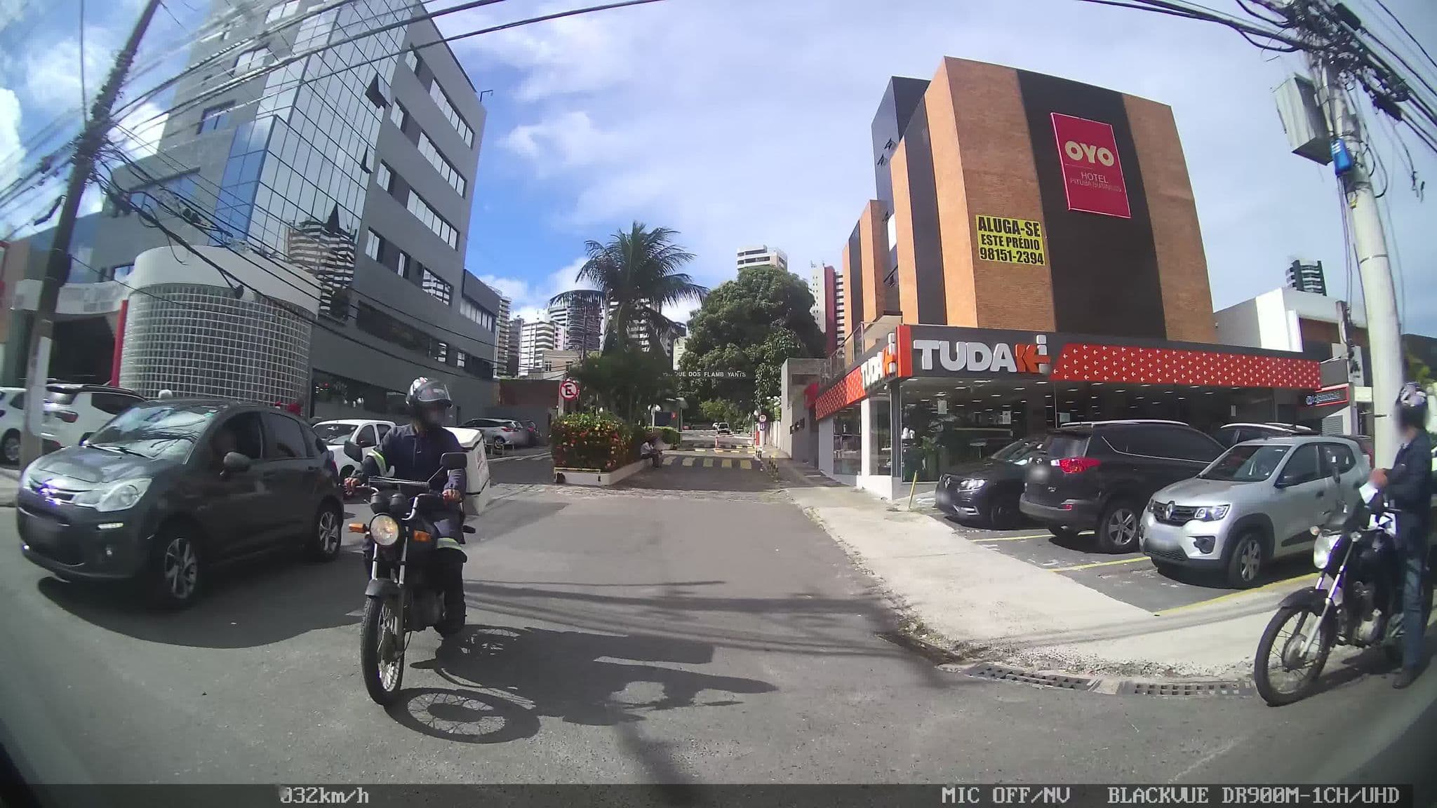 Street view near Dubai Hotel - Av. Paulo VI, Salvador — © kaart_2 (CC BY-SA · Mapillary)