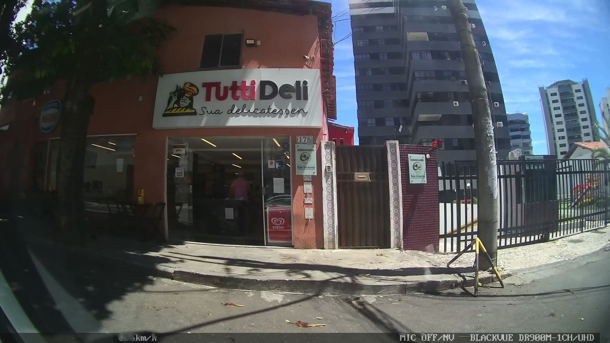 Street view near Motel Maxims, Salvador — © kaart_2 (CC BY-SA · Mapillary)