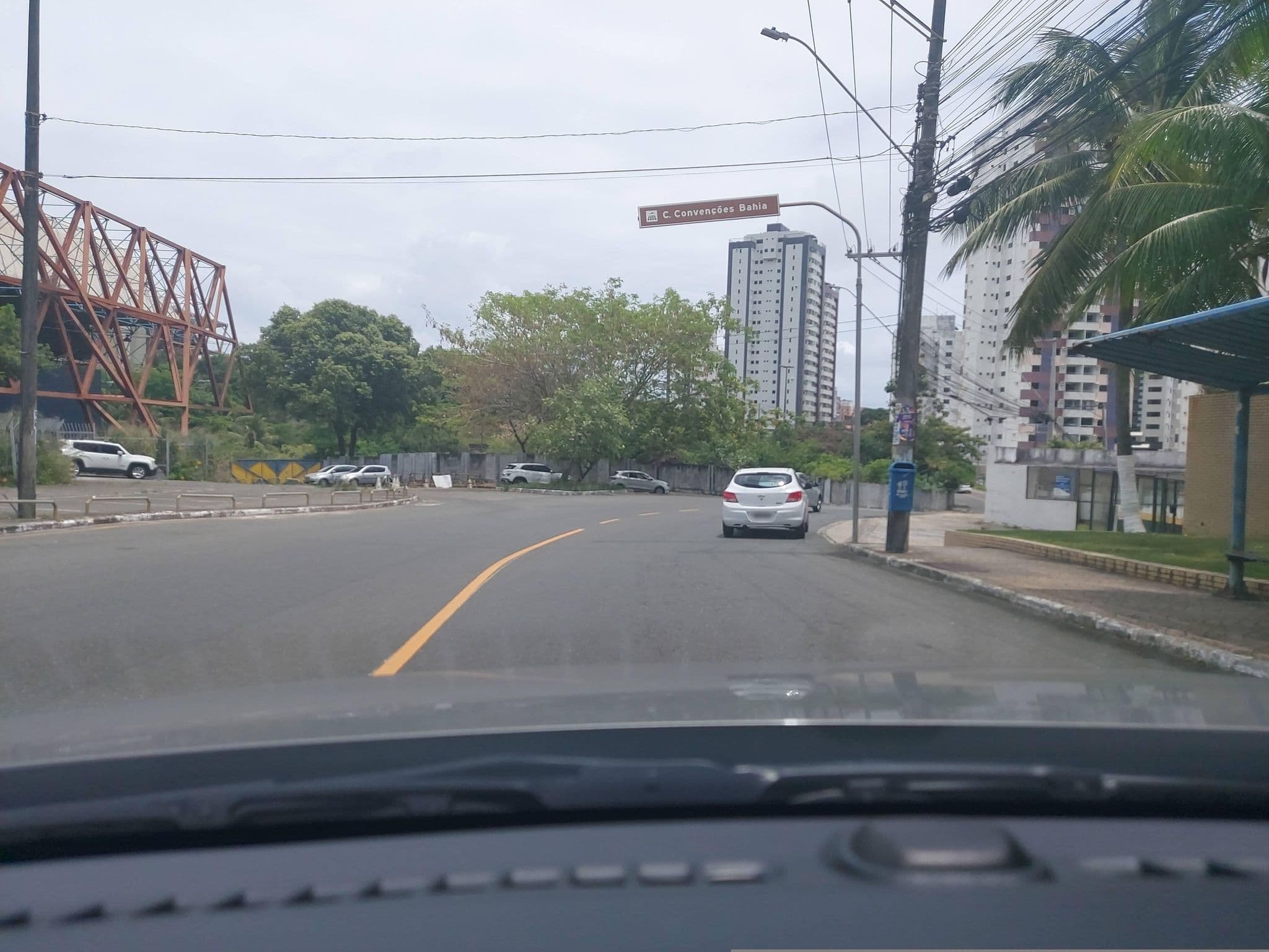 Street view near Faro Inn Hotel Salvador, Salvador — © georgenqueiroz (CC BY-SA · Mapillary)