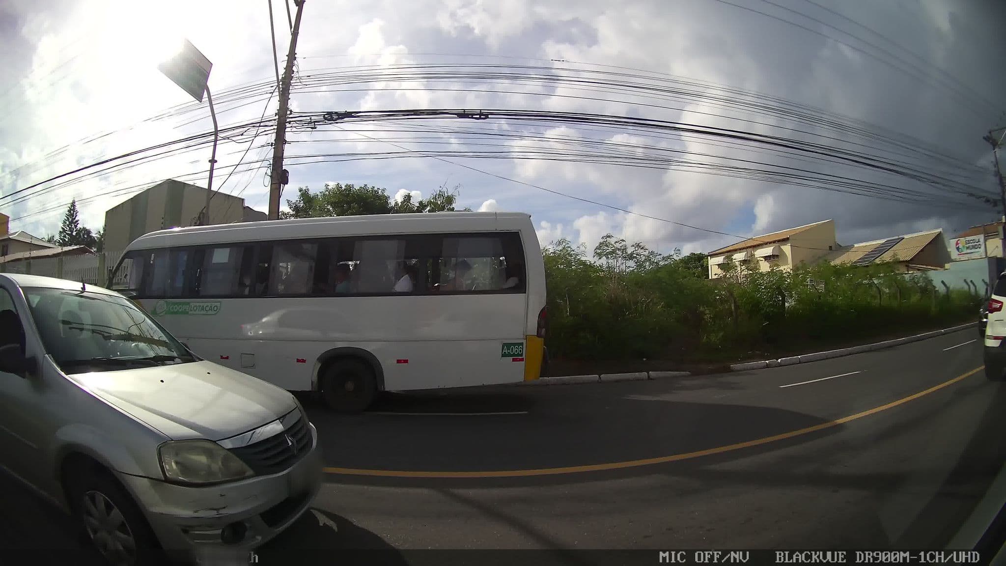 Street view near Stellamares Apartamentos, Lauro de Freitas — © kaart_2 (CC BY-SA · Mapillary)