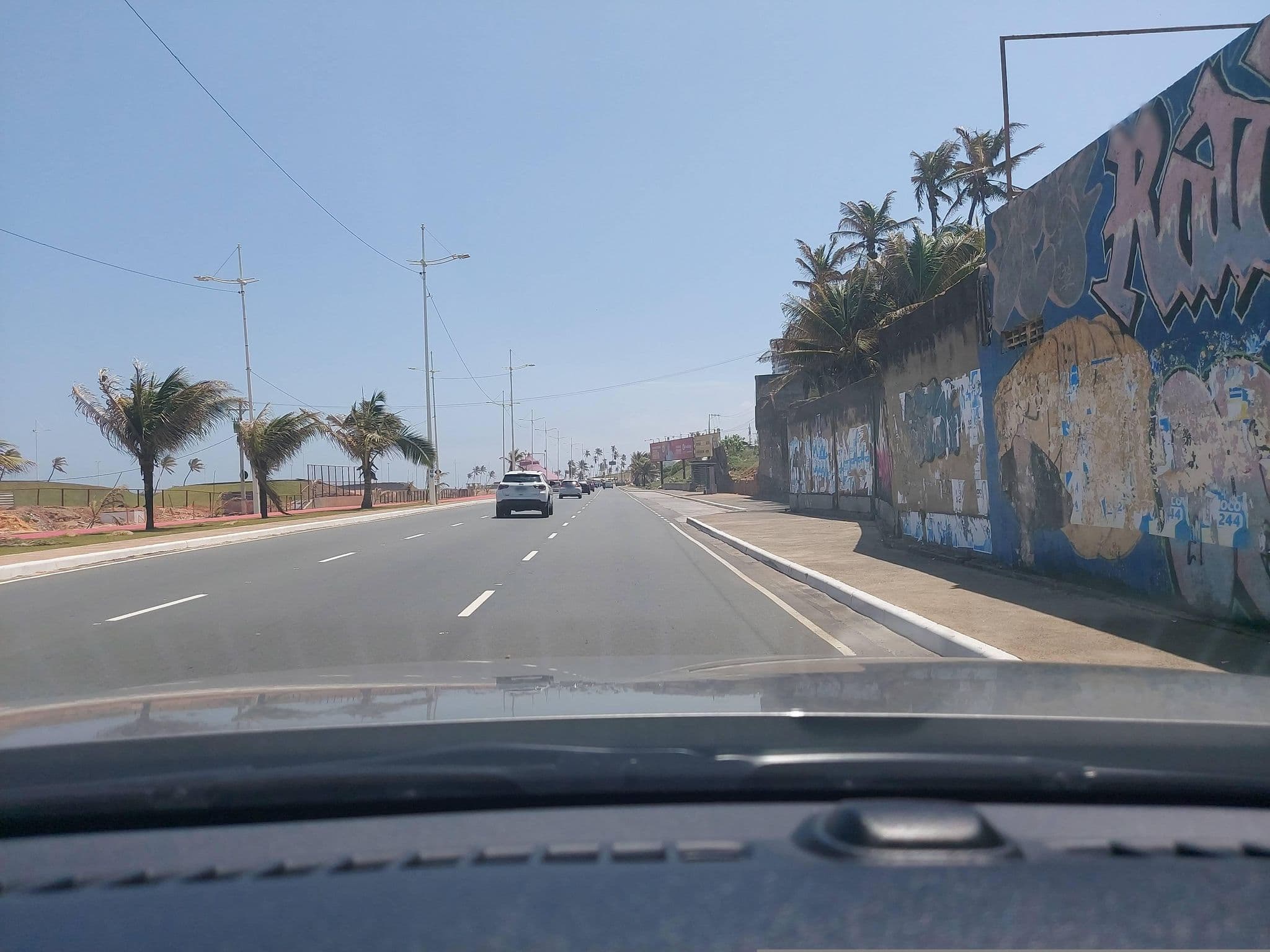 Street view near Patamares Praia Hotel, Salvador — © georgenqueiroz (CC BY-SA · Mapillary)