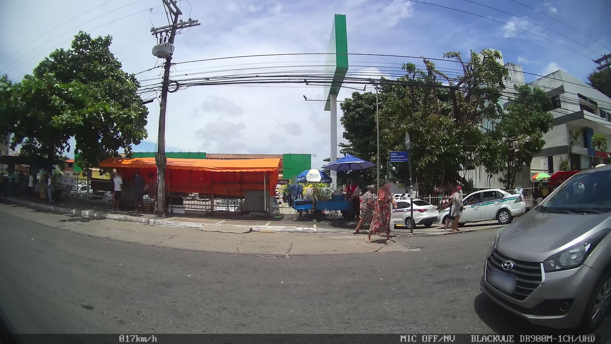 Street view near Hotel Plattinum, Lauro de Freitas — © kaart_2 (CC BY-SA · Mapillary)
