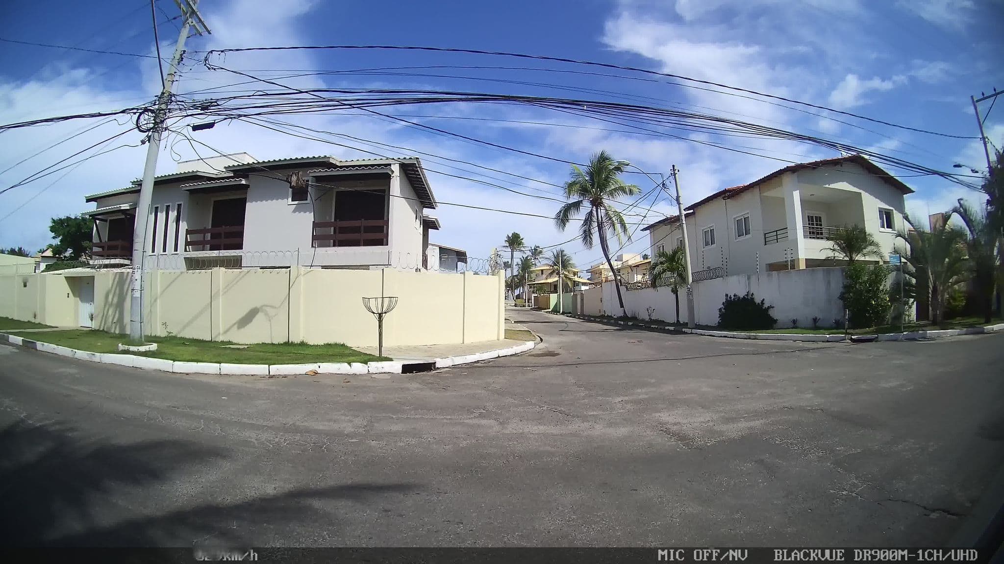 Street view near Pousada Sol & Lua, Lauro de Freitas — © kaart_2 (CC BY-SA · Mapillary)