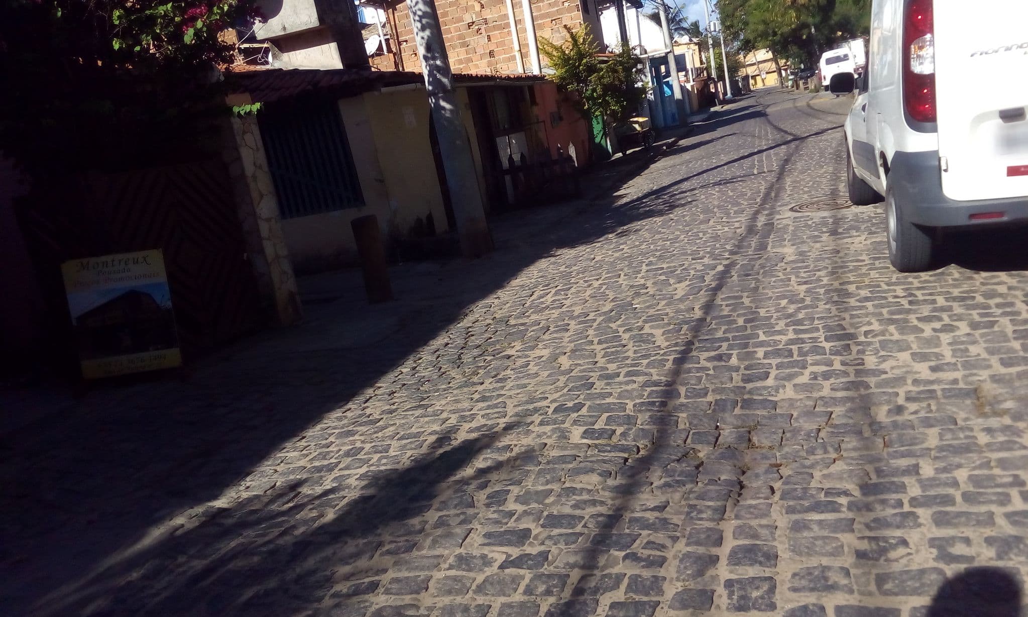 Street view near Pousada Montreaux, Dias d'Ávila — © CaioSergio (CC BY-SA · Mapillary)
