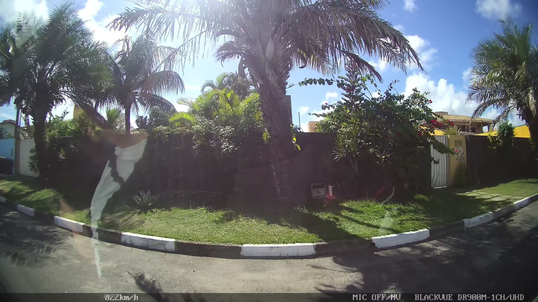 Street view near Villa Flamboyan Tropical Hotel, Lauro de Freitas — © kaart_2 (CC BY-SA · Mapillary)