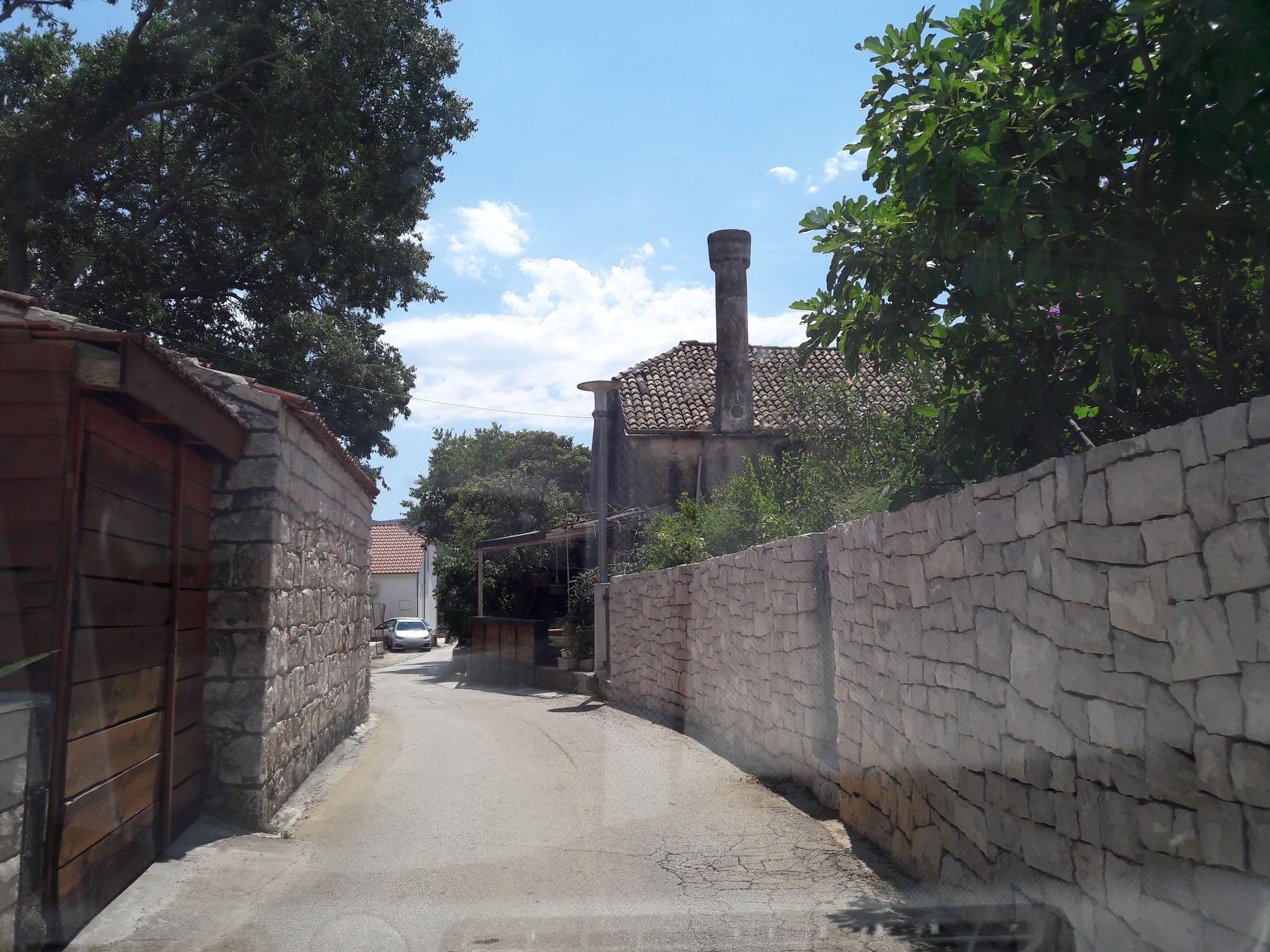 Street view near Apartmani Vicelić, Korčula — © osmapper (CC BY-SA · Mapillary)