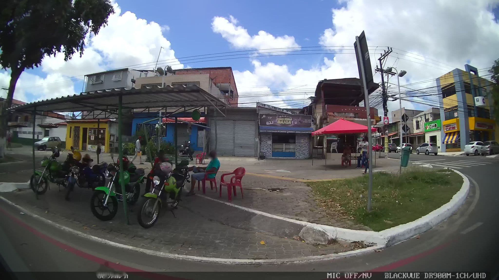 Street view near Hotel Central, Camaçari — © kaart_2 (CC BY-SA · Mapillary)