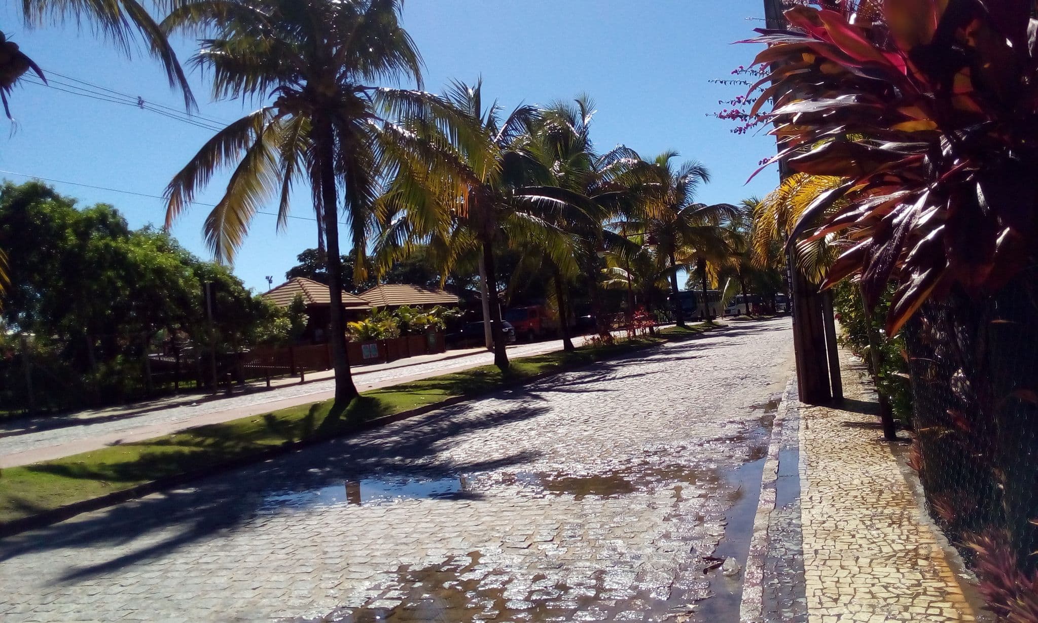 Street view near Pousada Peixe Espada, Dias d'Ávila — © CaioSergio (CC BY-SA · Mapillary)
