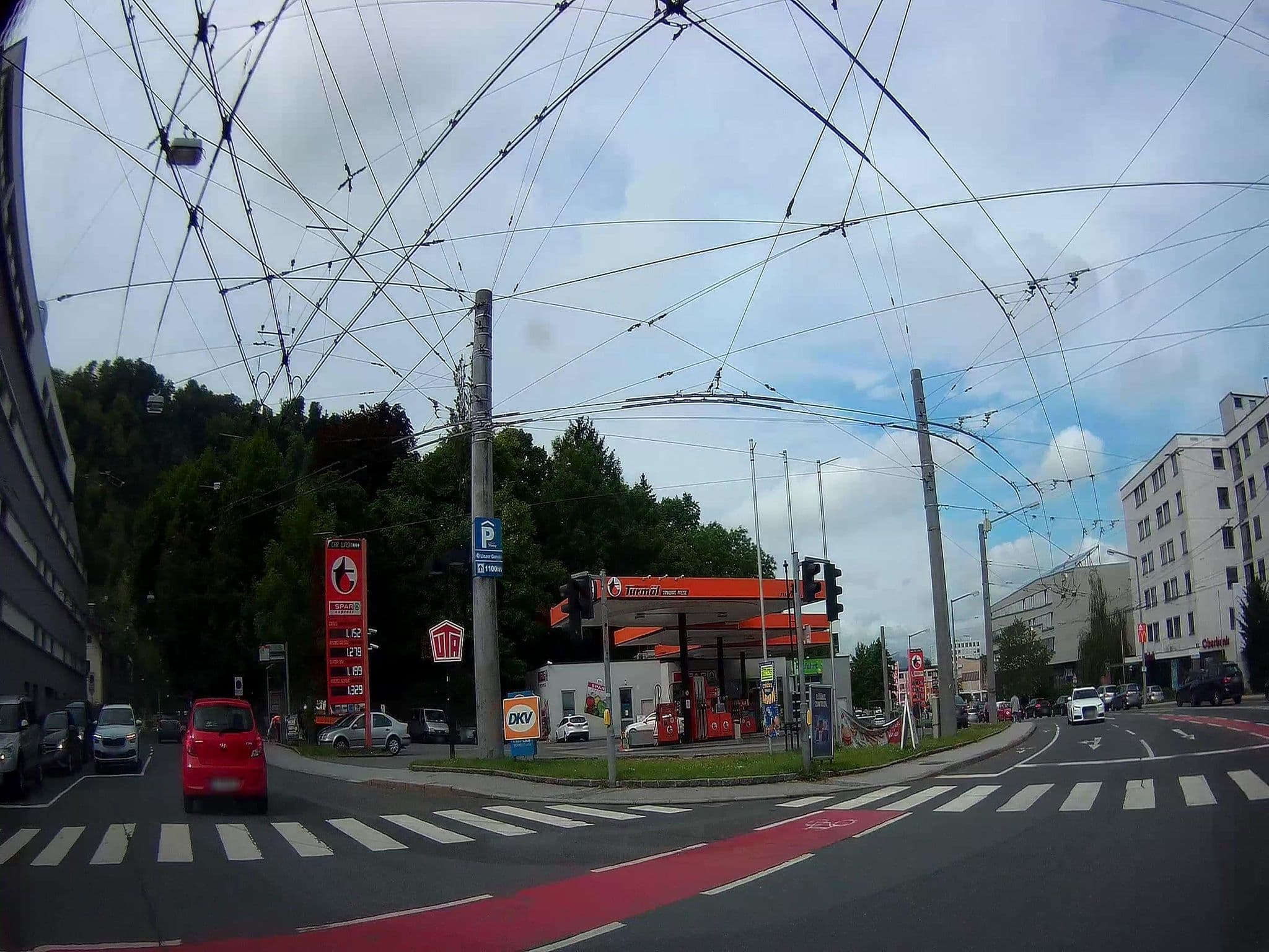 Street view near PLAZA Premium Salzburg, Salzburg — © fuchserl (CC BY-SA · Mapillary)