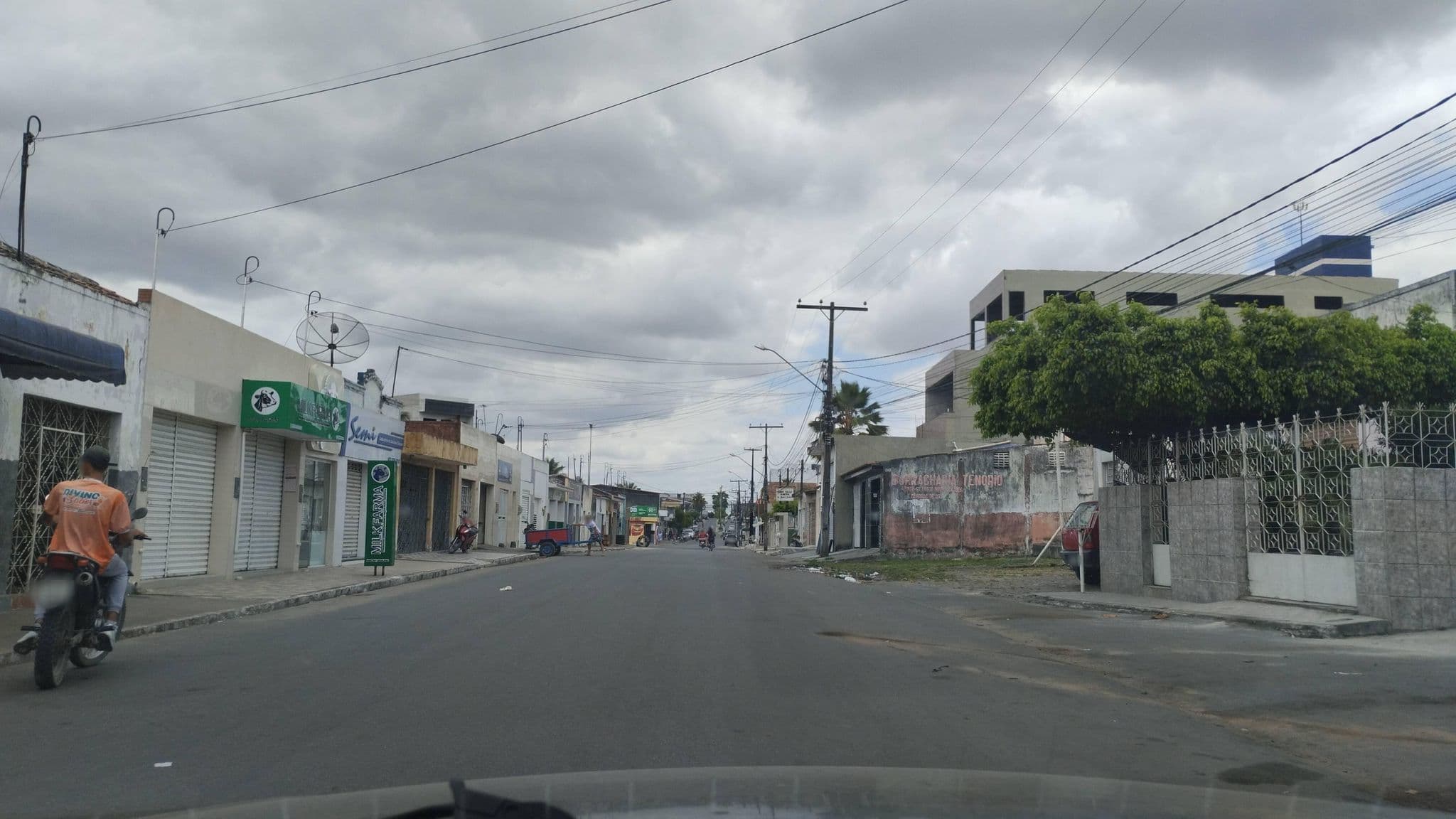 Street view near Hotel Tavares Correia - Garanhus / PE, Águas Belas — © Kaart_Local (CC BY-SA · Mapillary)