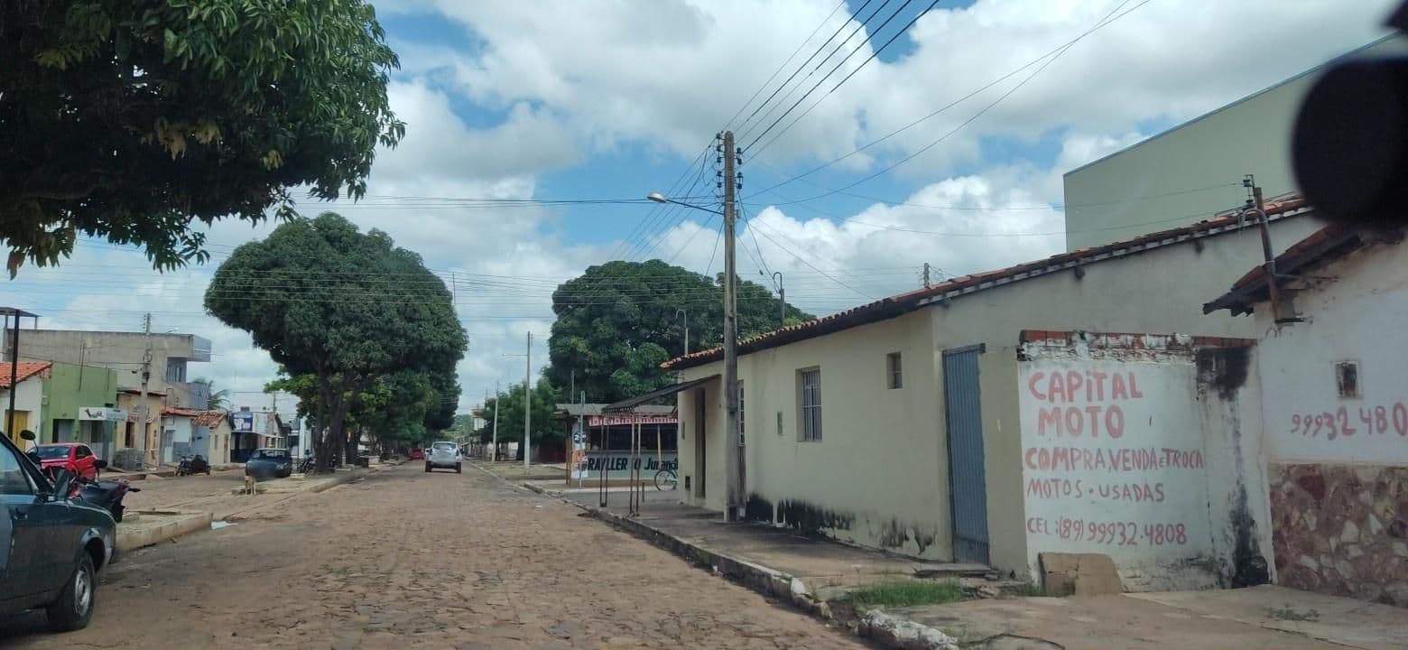 Street view near Hotel Caetano, Valença do Piauí — © felipedantas (CC BY-SA · Mapillary)
