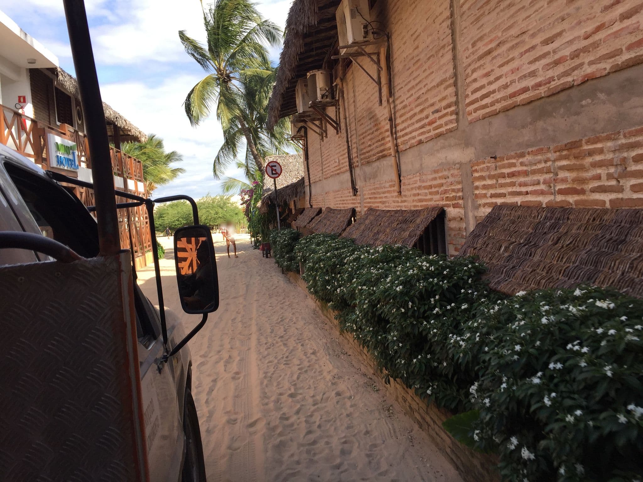 Street view near Happy Mike Hostel, Jijoca de Jericoacoara — © wander (CC BY-SA · Mapillary)