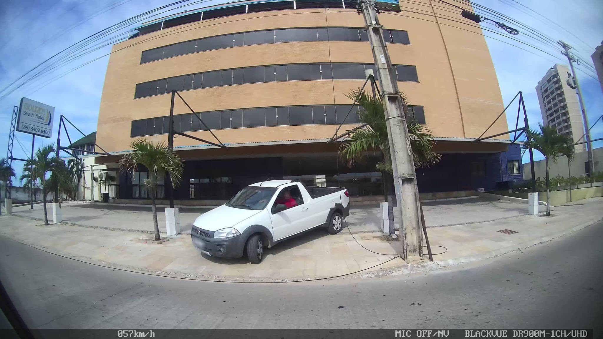 Street view near Golden Beach Hotel Fortaleza, Fortaleza — © kaart_1 (CC BY-SA · Mapillary)