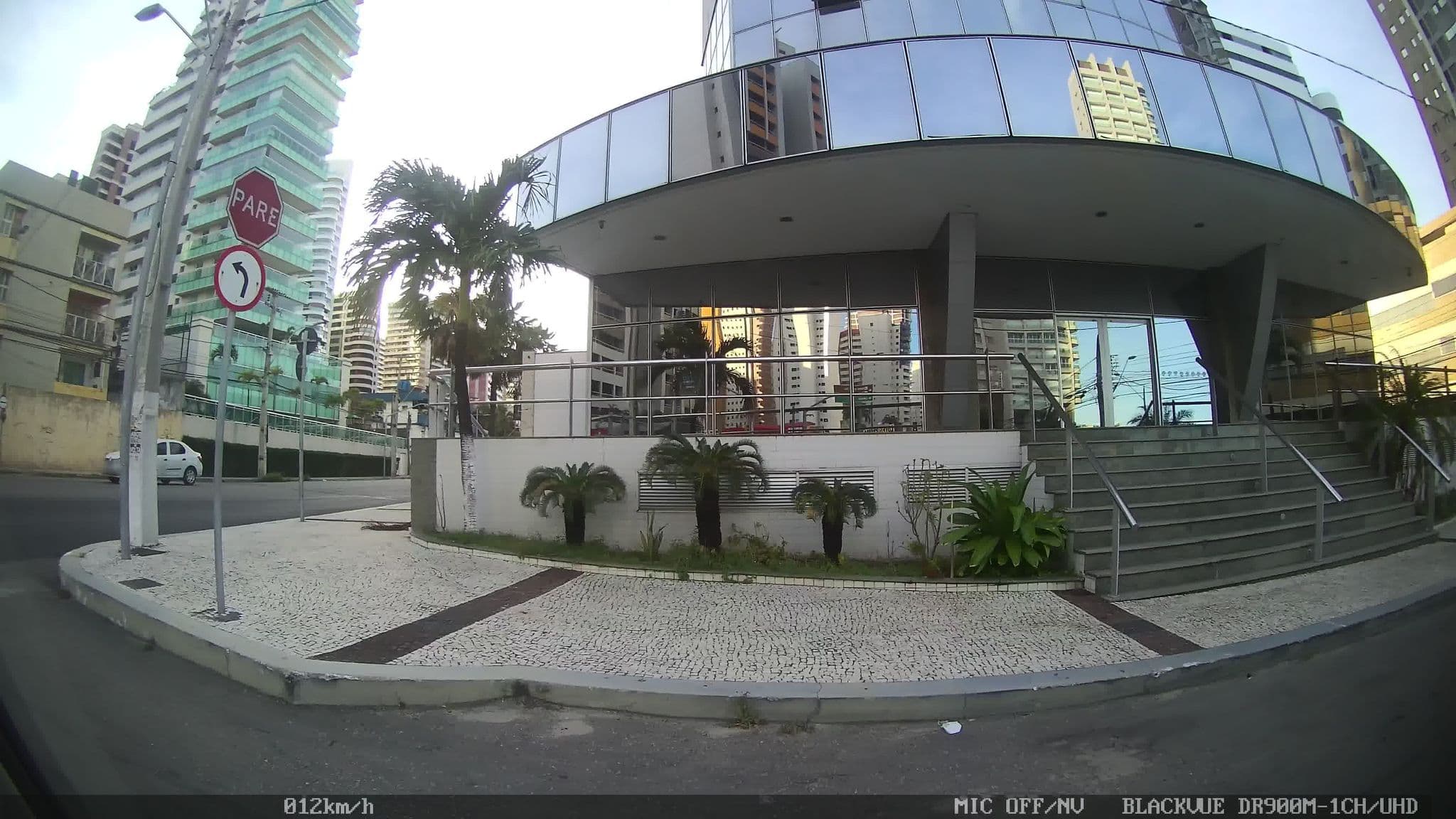 Street view near Hotel Costa do Mar, Fortaleza — © kaart_1 (CC BY-SA · Mapillary)