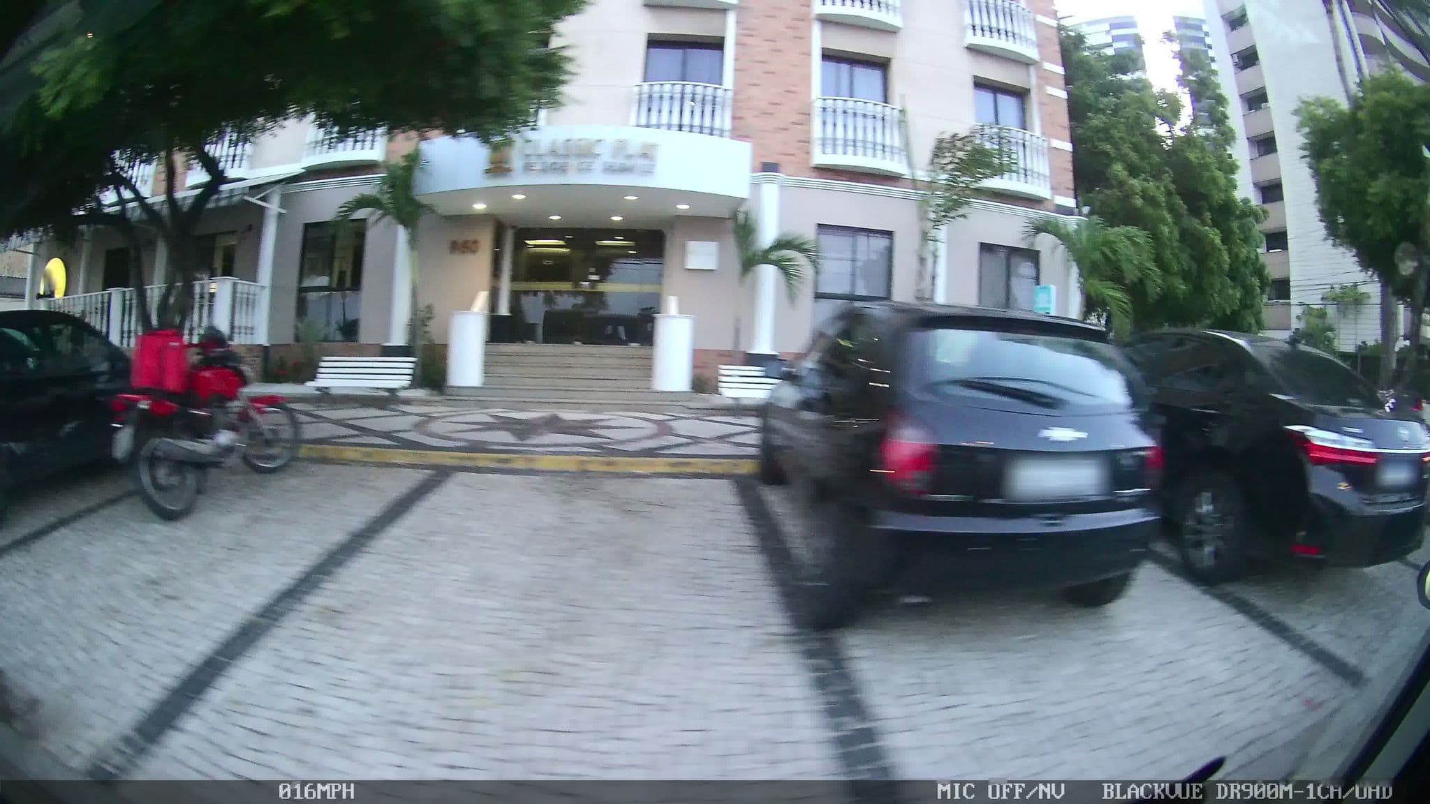 Street view near Hotel Sea Mar Fortaleza, Fortaleza — © kaart_1 (CC BY-SA · Mapillary)