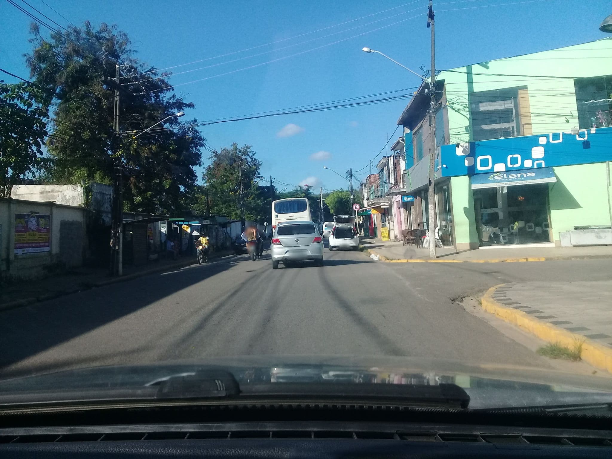 Street view near Grande Hotel Limoeiro, Moreno — © raphaelmirc (CC BY-SA · Mapillary)
