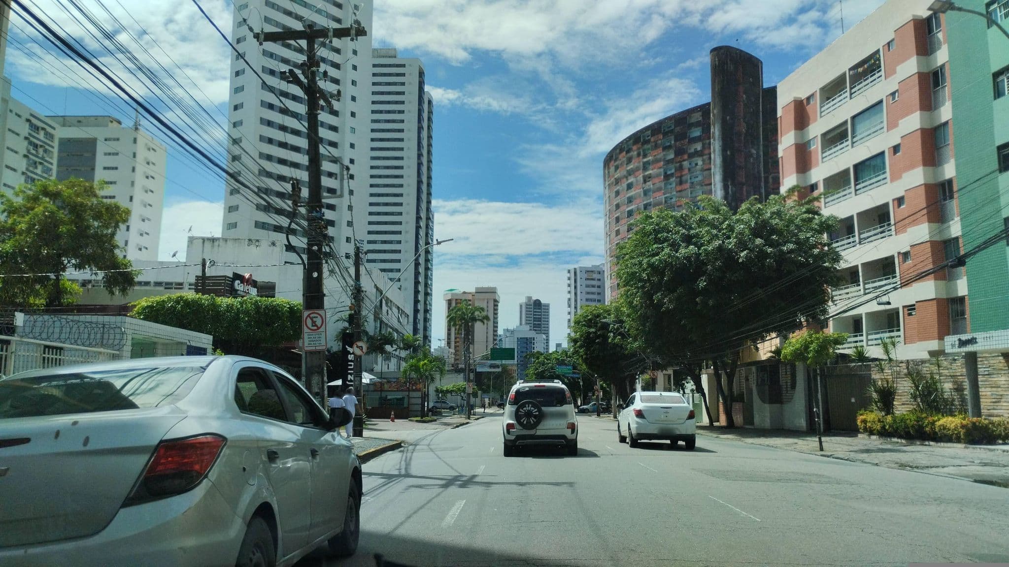 Street view near Pulgueiro Palace Hotel, Recife — © raphaelmirc (CC BY-SA · Mapillary)