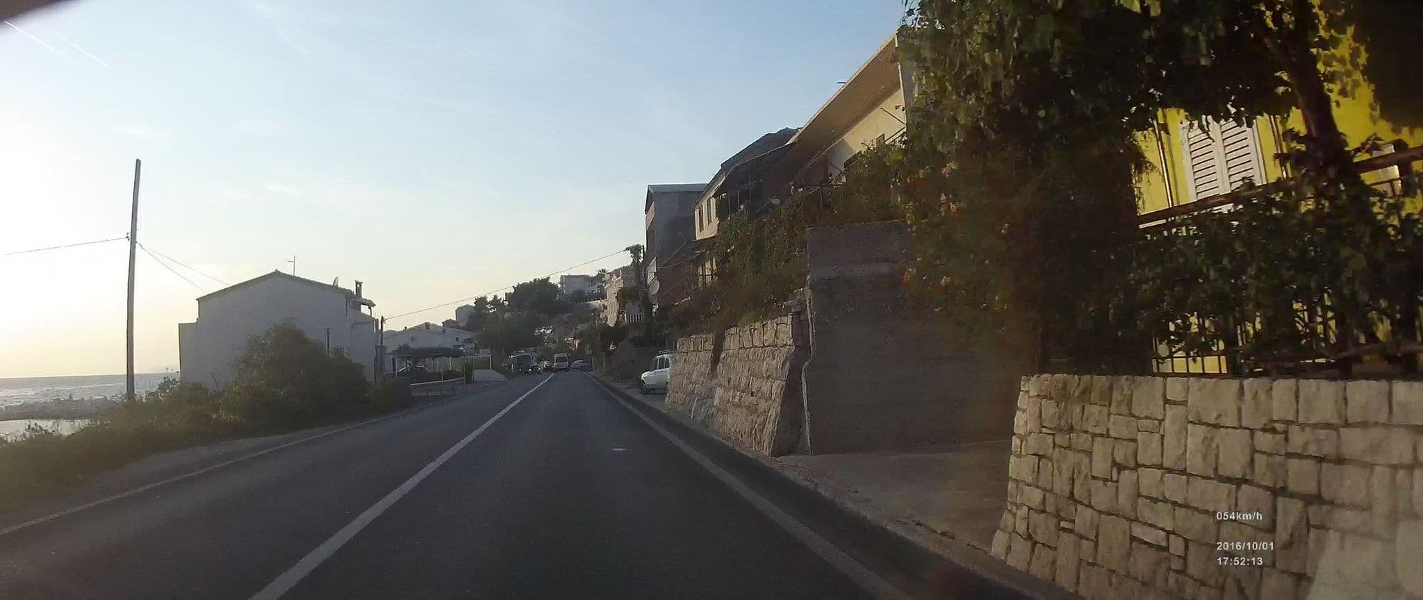 Street view near apartmani Šimun, Dugi Rat — © idelac (CC BY-SA · Mapillary)