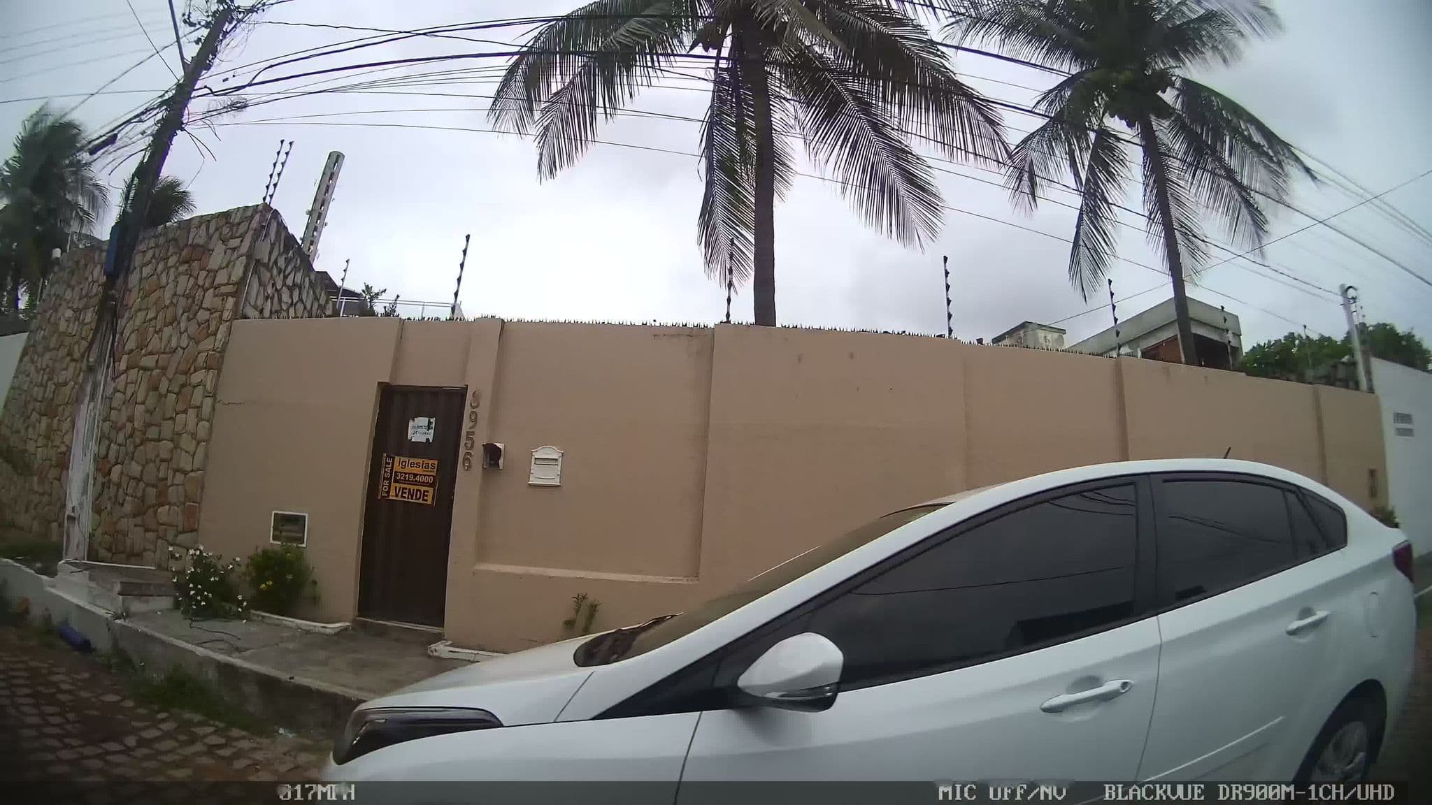 Street view near Innsenso Bed & Breakfast, Natal — © kaart_4 (CC BY-SA · Mapillary)