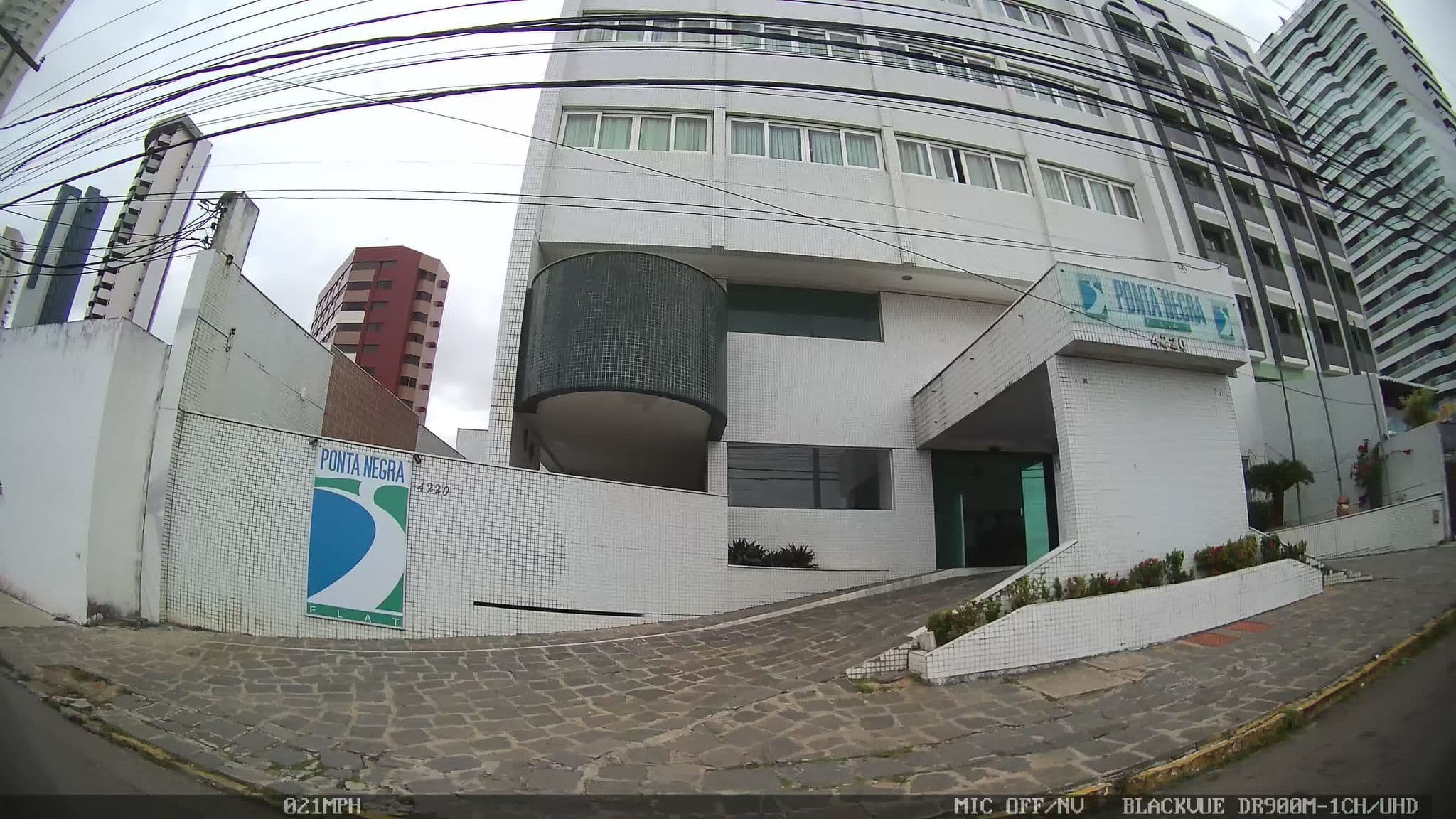 Street view near Ponta Negra Flat, Natal — © kaart_4 (CC BY-SA · Mapillary)