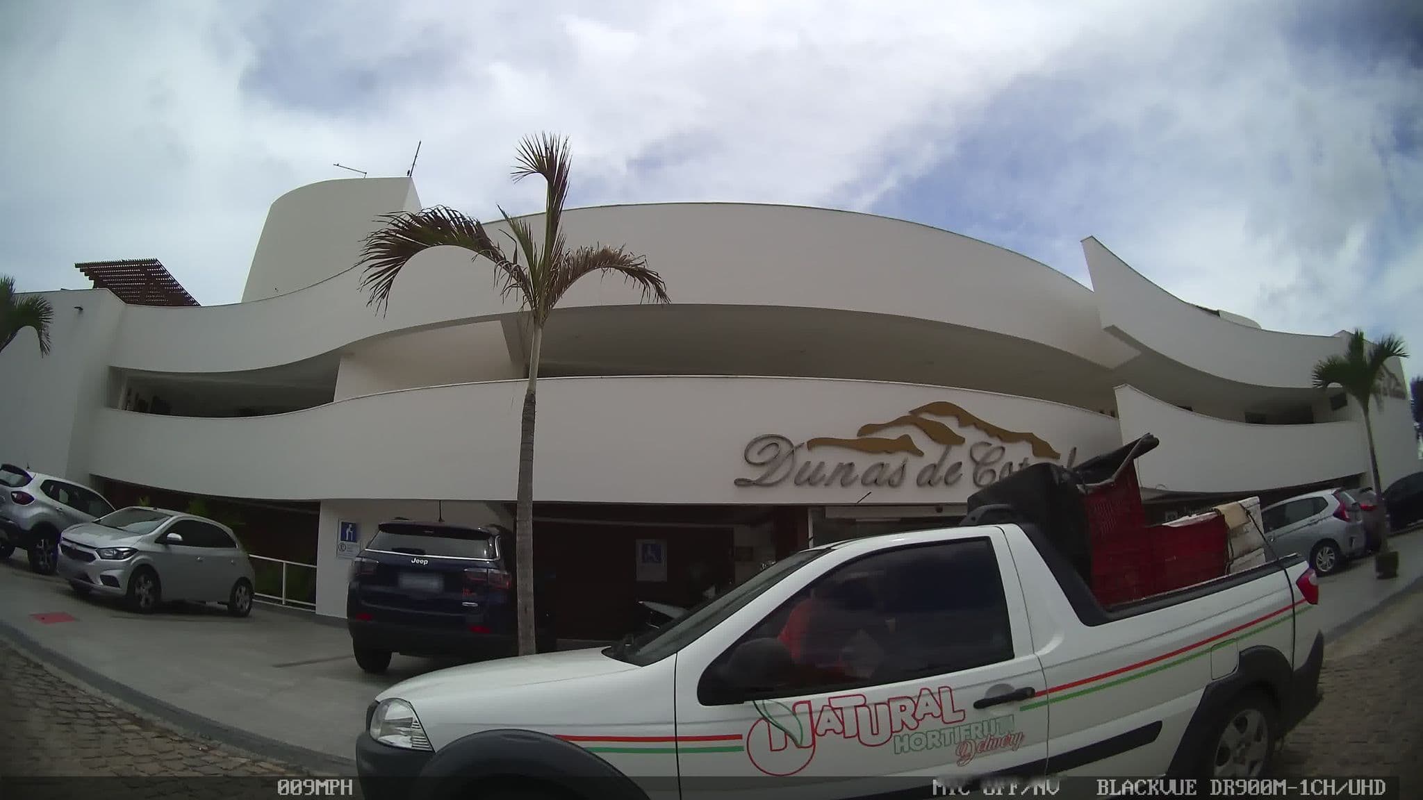 Street view near Victor Noé Lounge Beach, Parnamirim — © kaart_4 (CC BY-SA · Mapillary)
