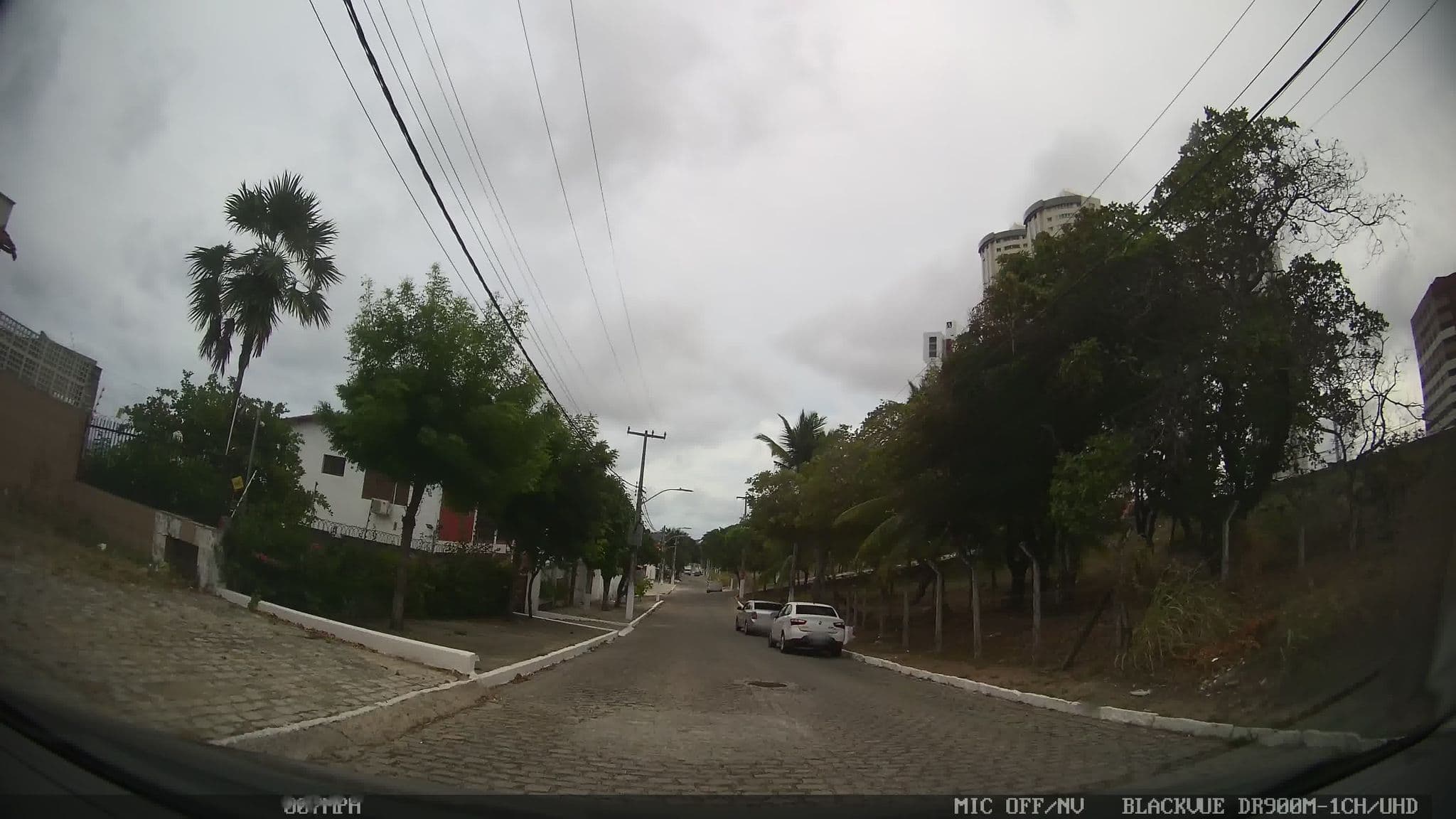Street view near Hotel Areia de Ouro, Natal — © kaart_4 (CC BY-SA · Mapillary)