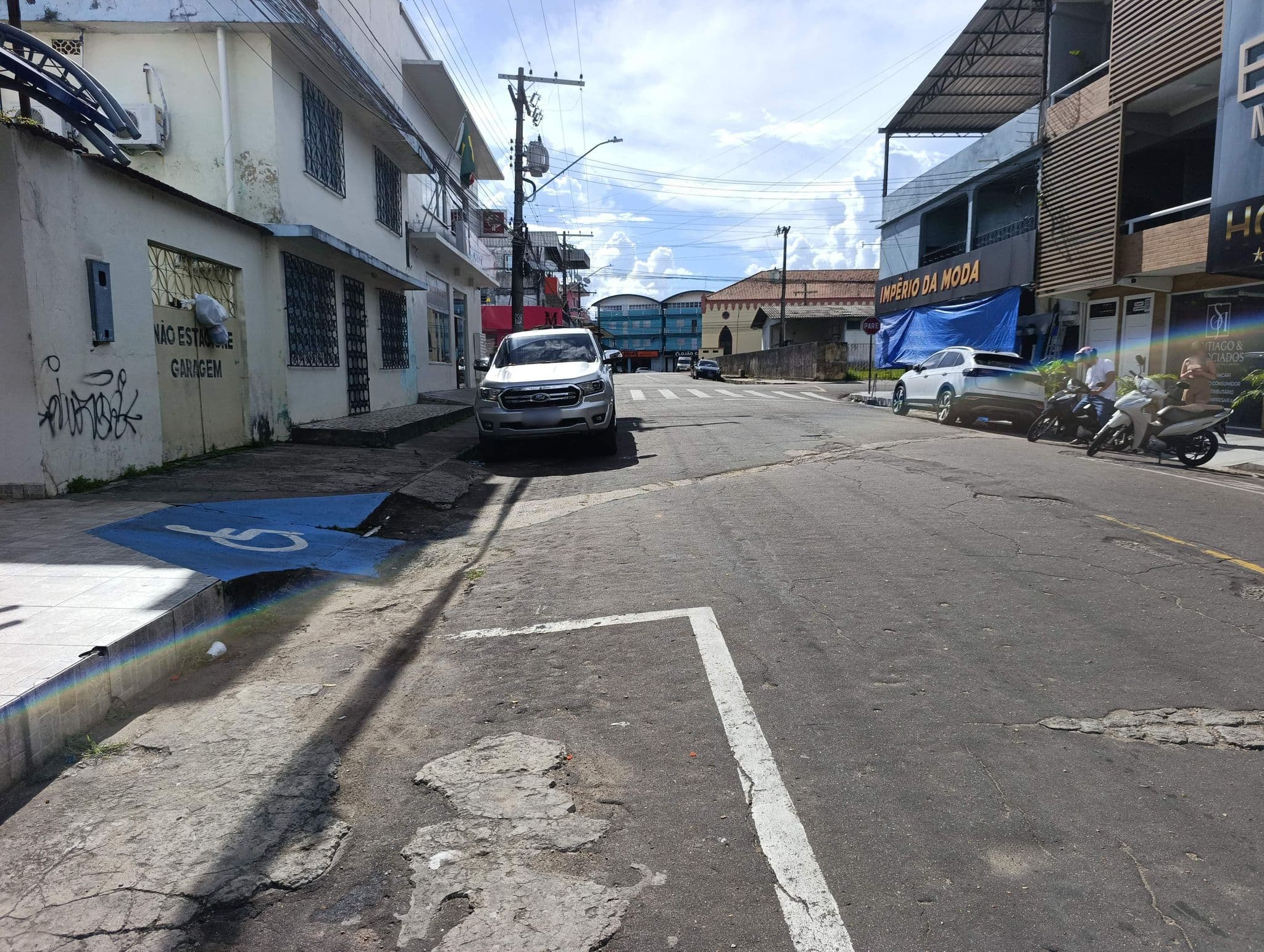 Street view near Ega's Hotel Tefé, Tefé — © joreleane (CC BY-SA · Mapillary)