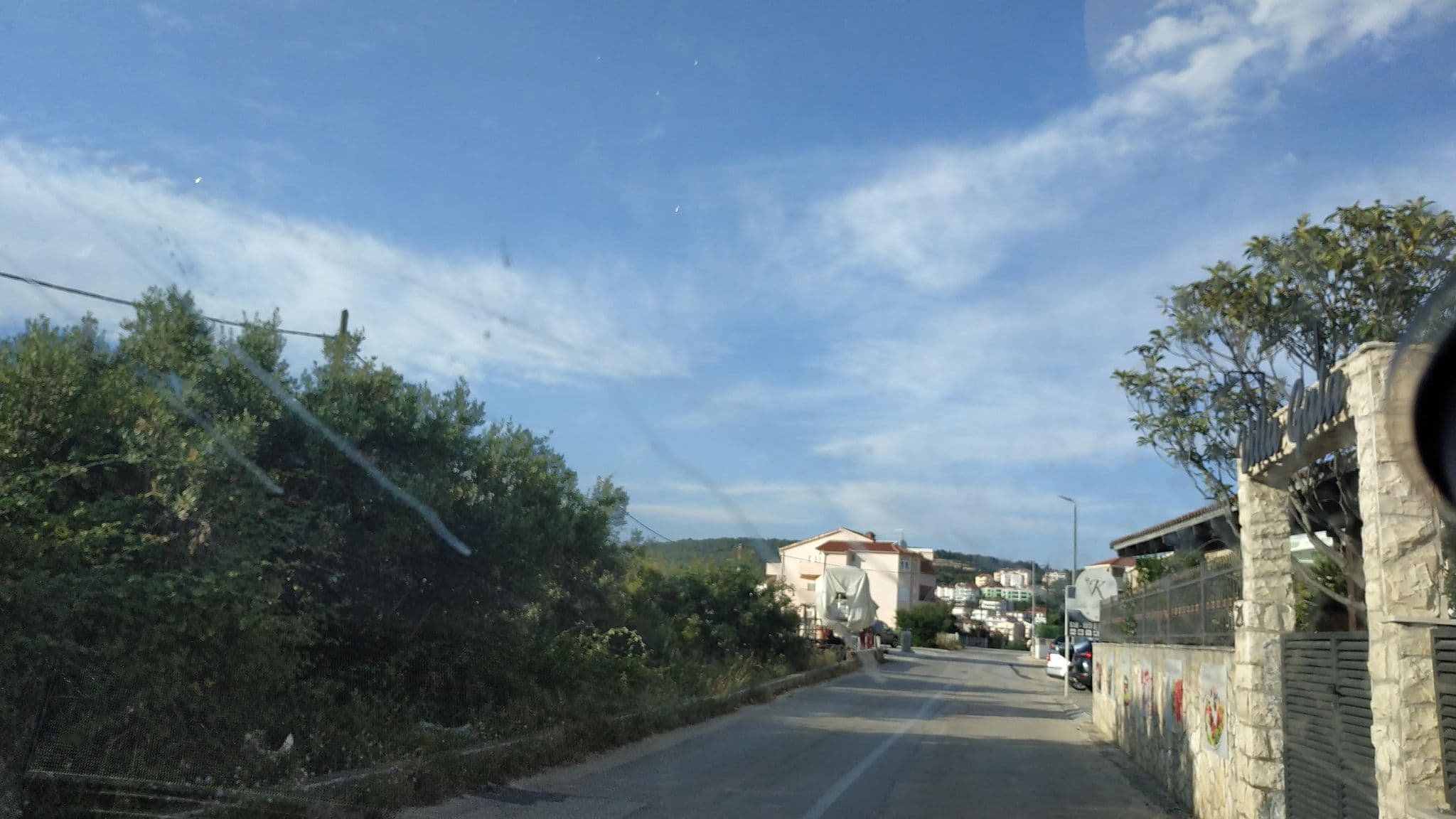 Street view near Villa Katarina, Okrug Gornji — © laukinisbriedis (CC BY-SA · Mapillary)