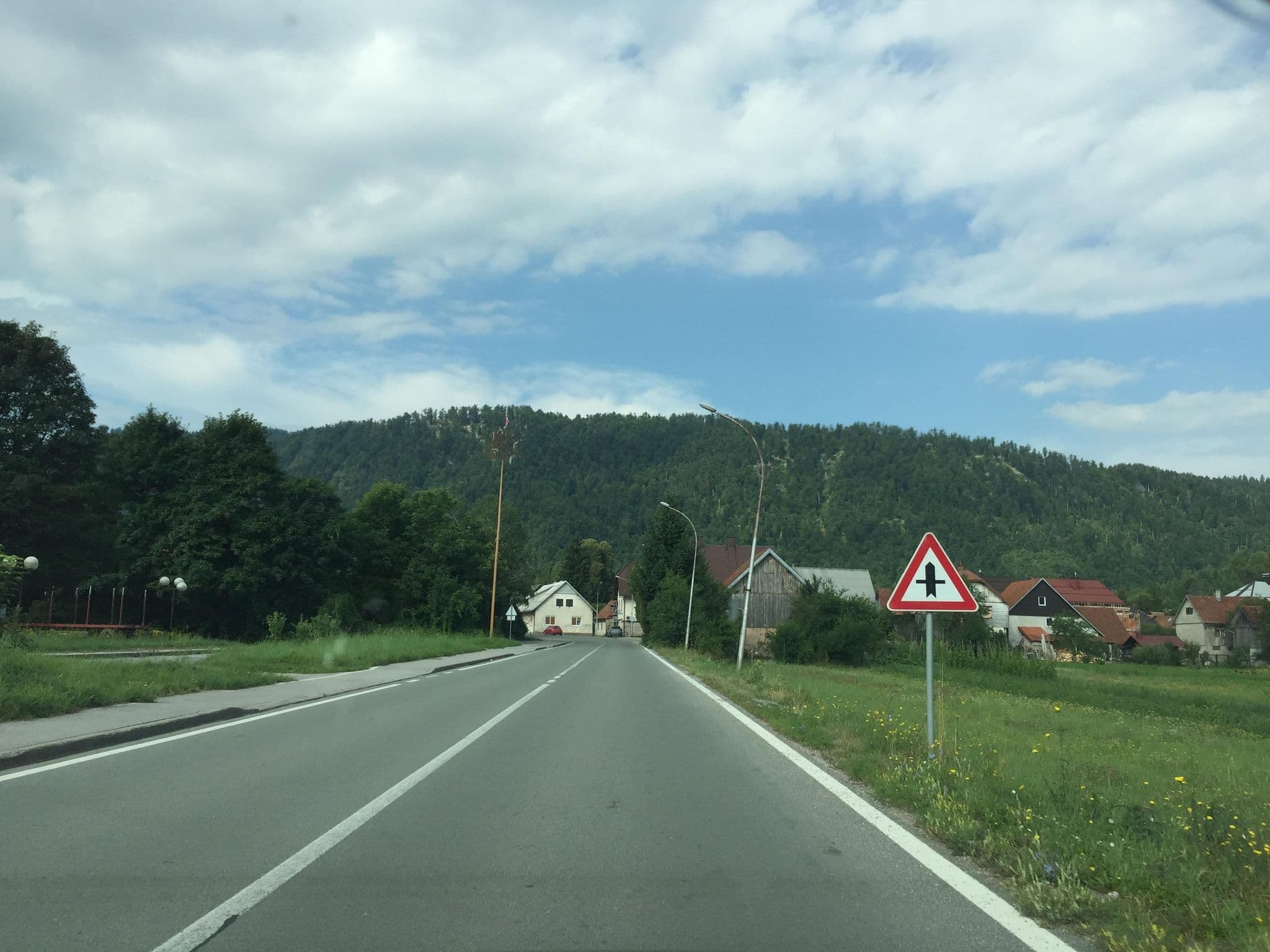 Street view near Hotel Snježnik, Delnice — © igorzo (CC BY-SA · Mapillary)