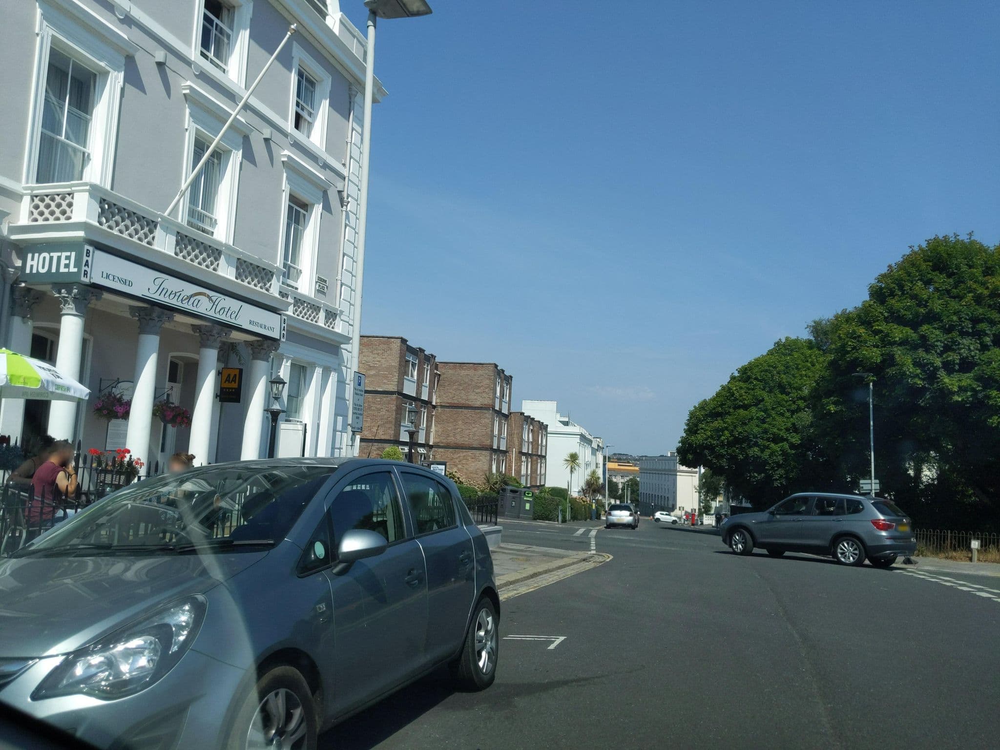 Street view near The Bowling Green Hotel, Plymouth — © WaggyDog (CC BY-SA · Mapillary)