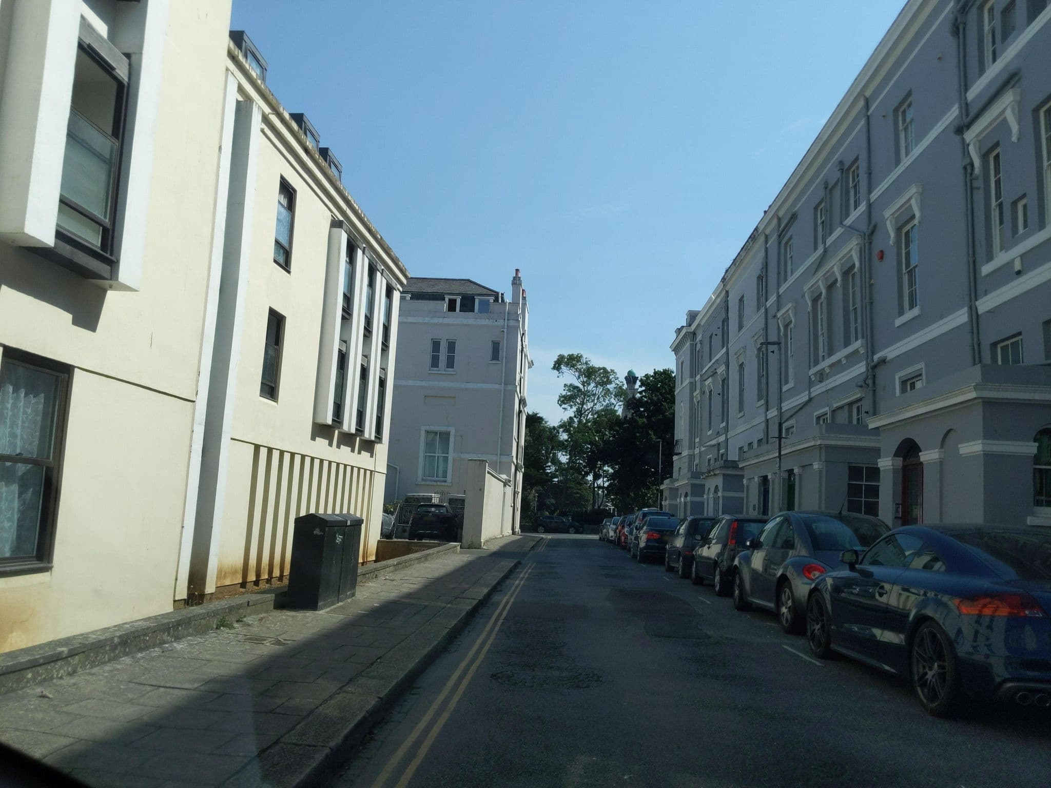 Street view near Plymouth Hoe Apartments, Plymouth — © WaggyDog (CC BY-SA · Mapillary)
