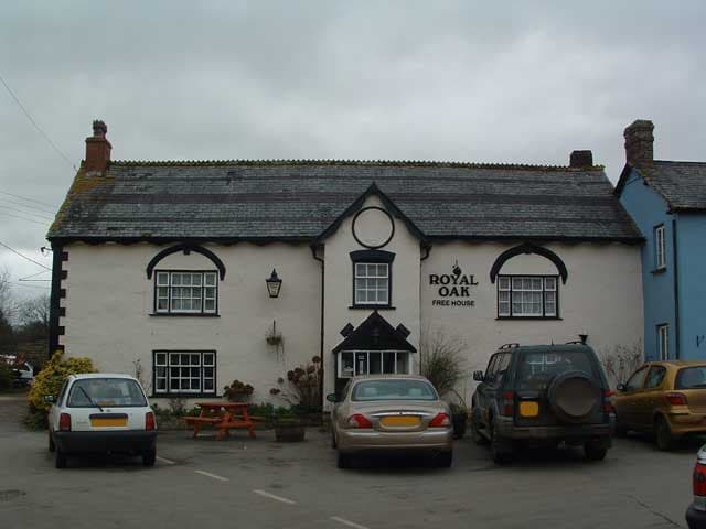 Royal Oak (via Wikimedia Commons, CC BY-SA 2.0)
