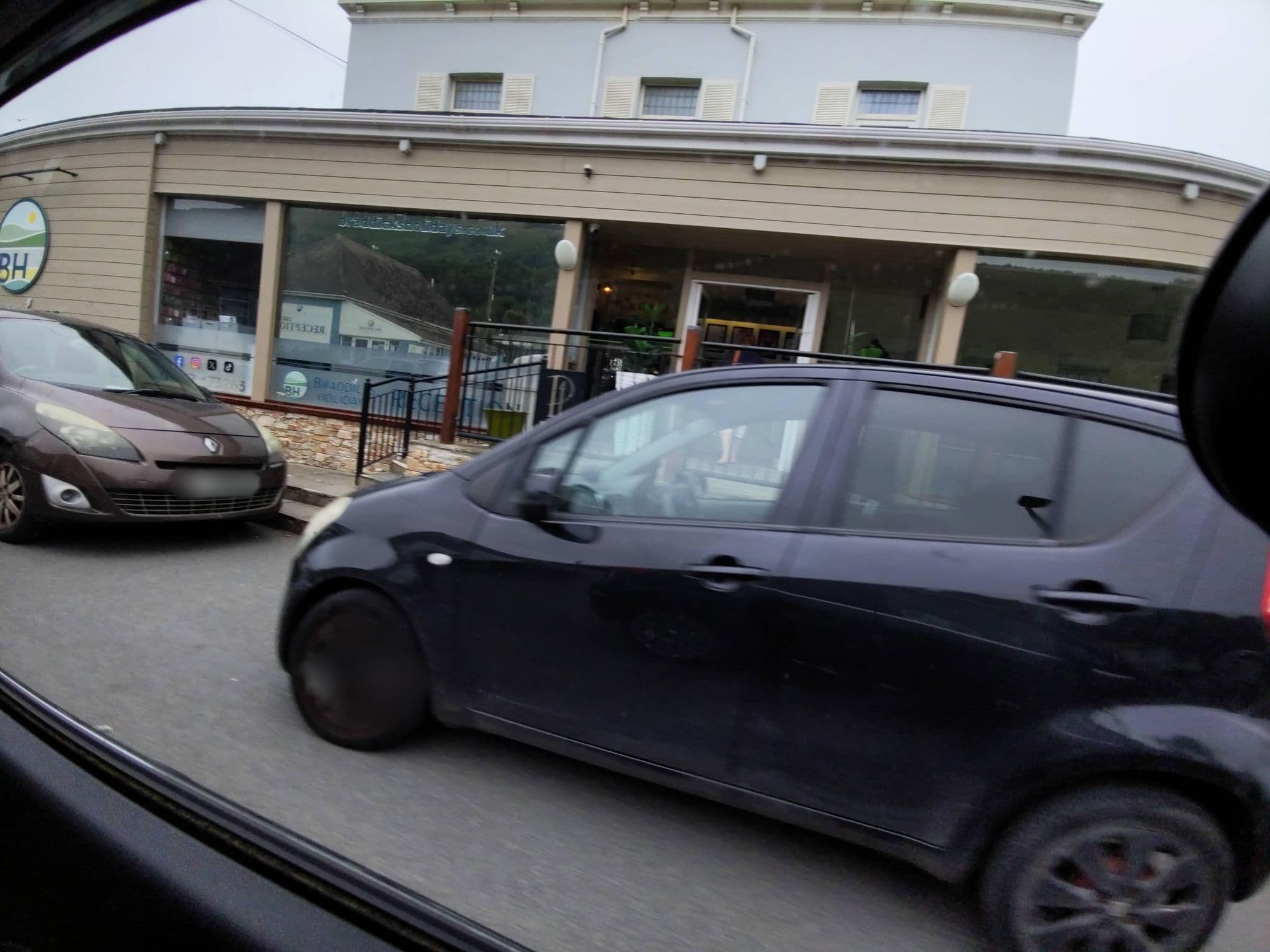 Street view near Seafield Holiday Park Ltd, Northam — © WaggyDog (CC BY-SA · Mapillary)