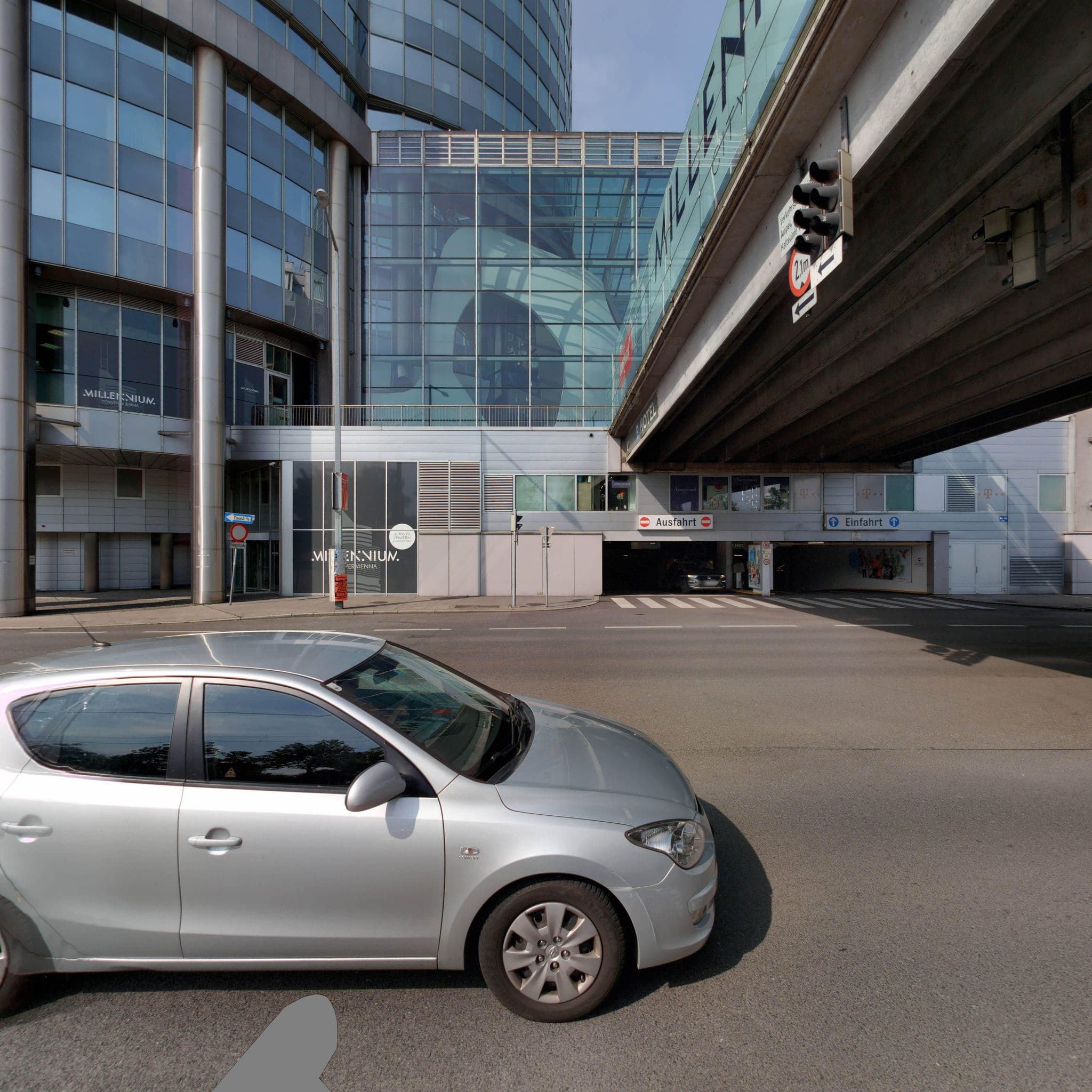 Street view near Harrys Home, Brigittenau — © eliasgander (CC BY-SA · Mapillary)