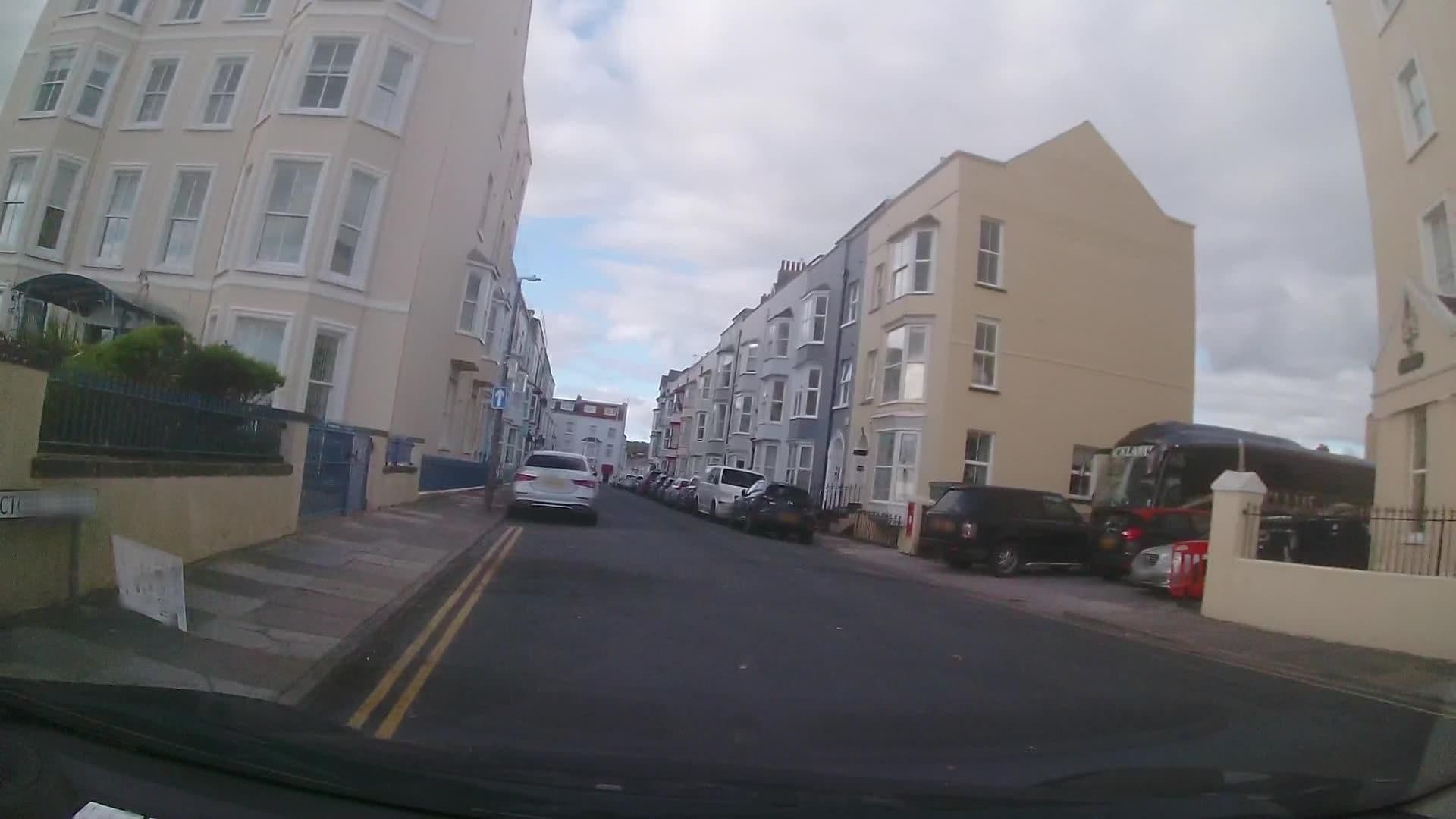 Street view near South Beach Court Appartments, Tenby — © trigpoint (CC BY-SA · Mapillary)