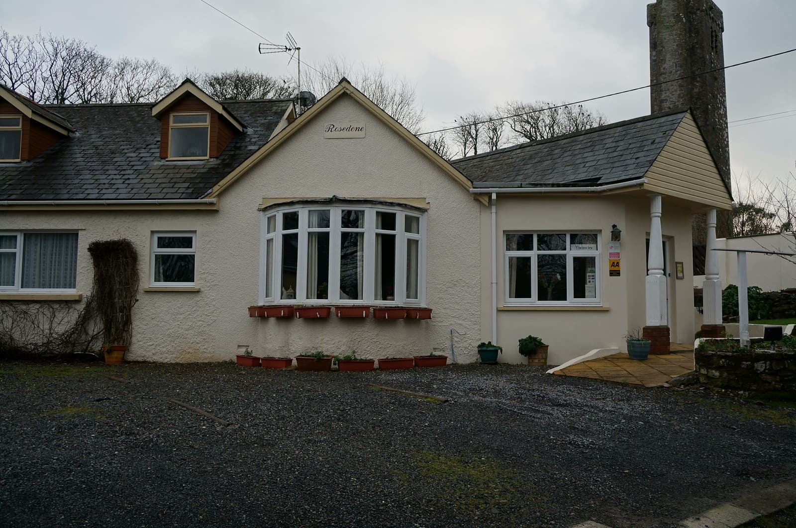 Rosedene Guest House (via Wikimedia Commons, CC BY-SA 2.0)