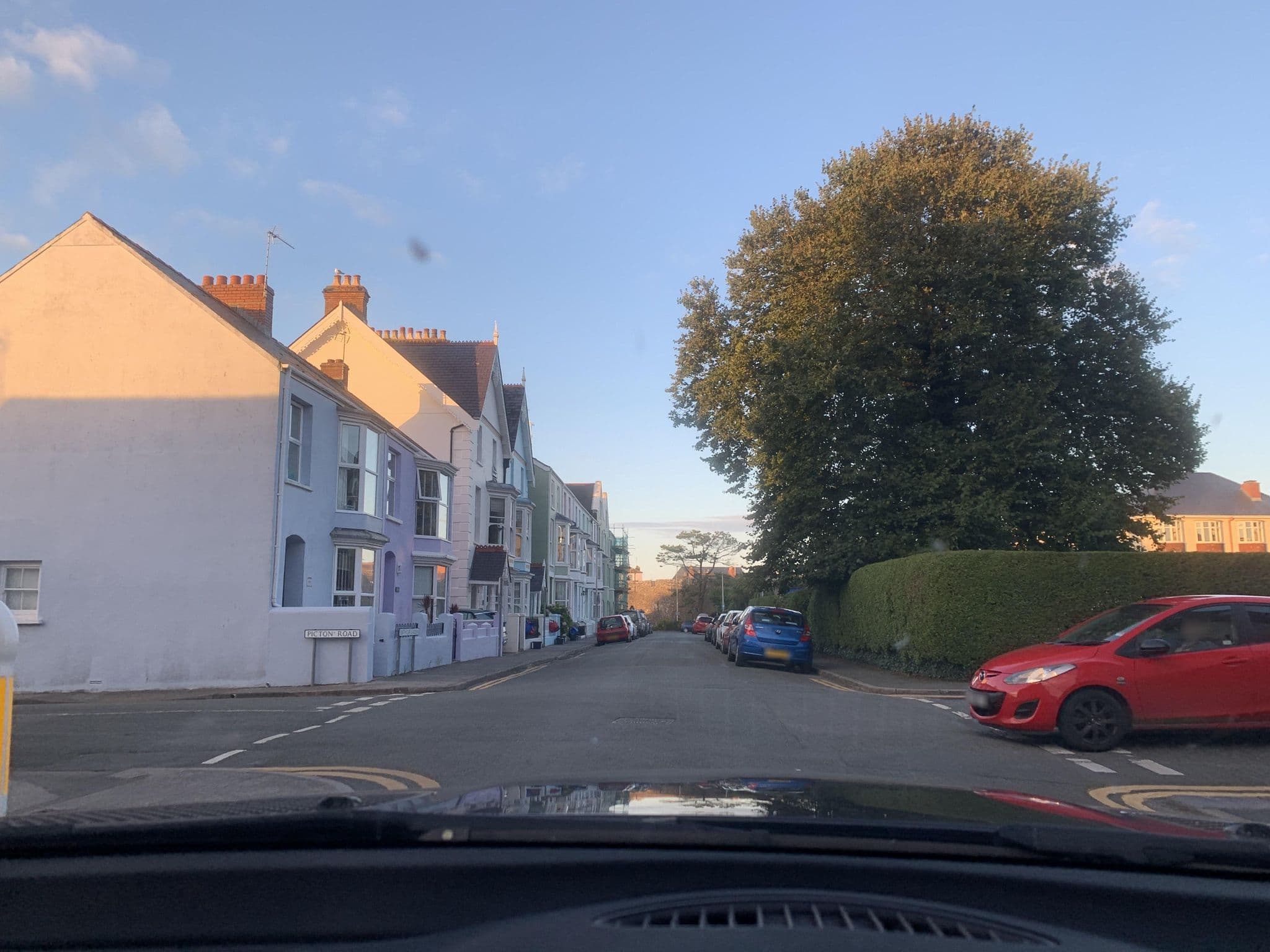Street view near Osnok Guest House, Tenby — © laye (CC BY-SA · Mapillary)