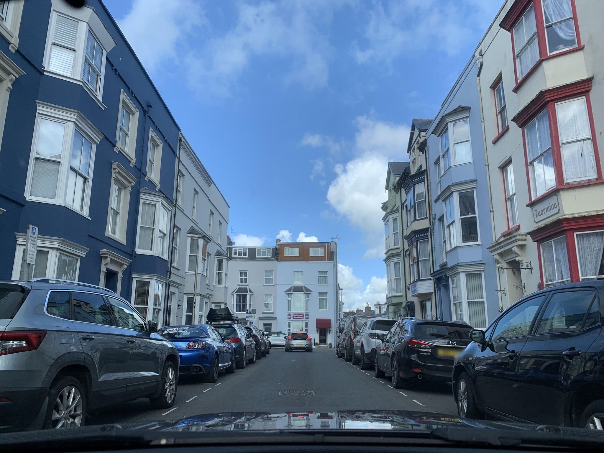 Street view near Southbay Apartments Limited, Tenby — © laye (CC BY-SA · Mapillary)