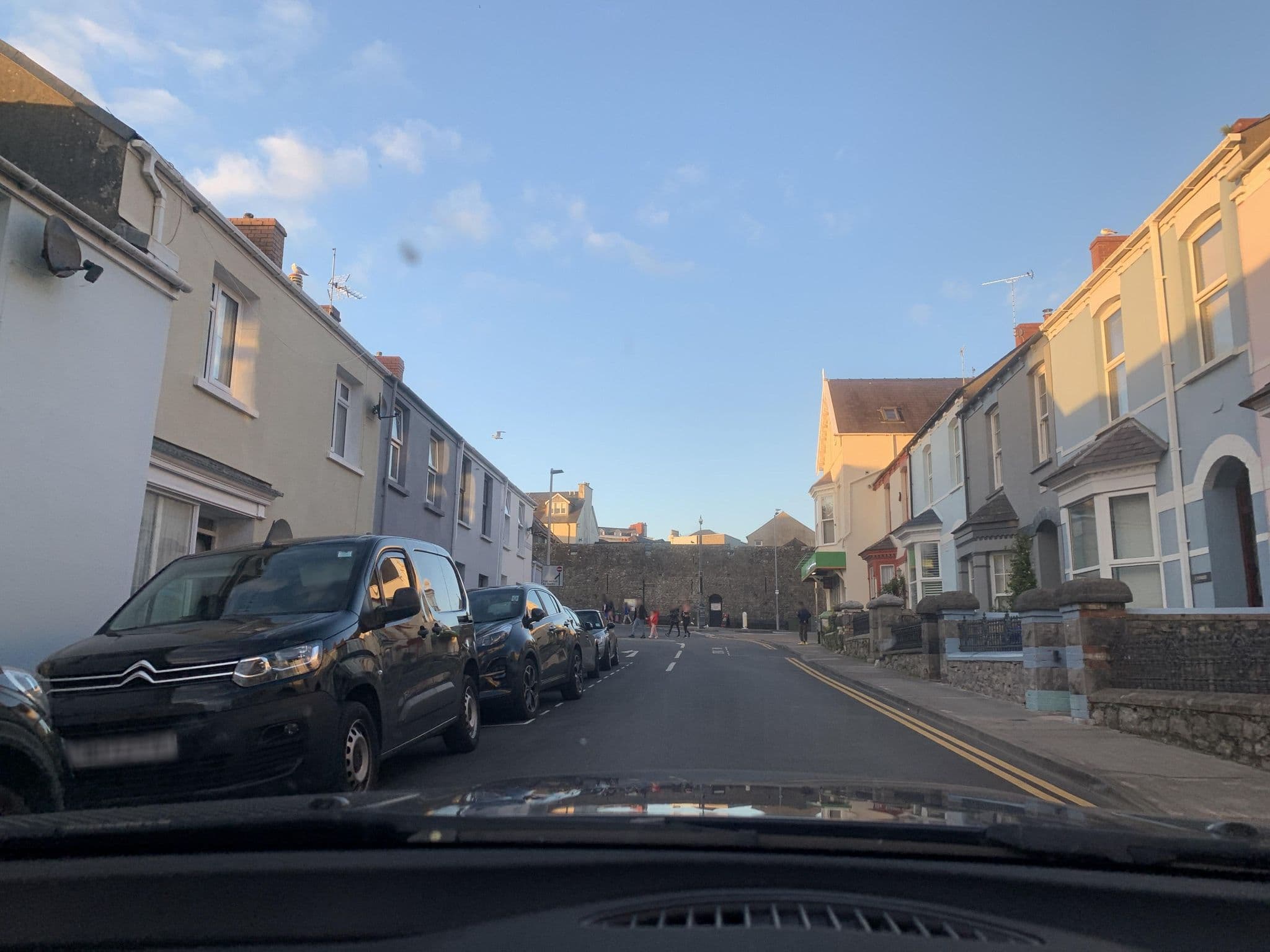 Street view near Glenholme Apartments, Tenby — © laye (CC BY-SA · Mapillary)