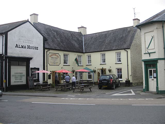 The White Hall Hotel (via Wikimedia Commons, CC BY-SA 2.0)