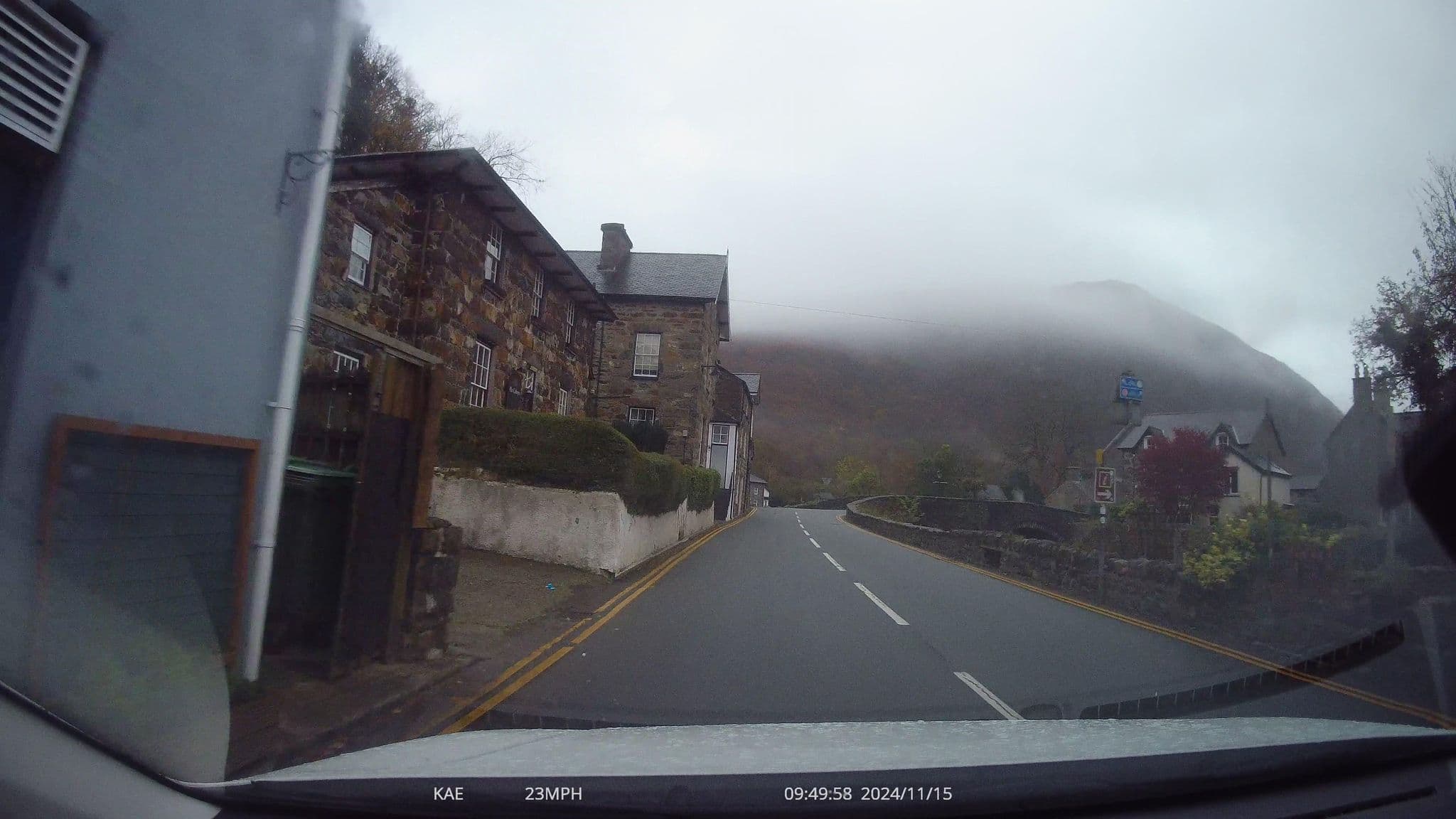 Street view near Y Bistro Yn Yr Hebog, Penrhyndeudraeth — © lamaar639 (CC BY-SA · Mapillary)