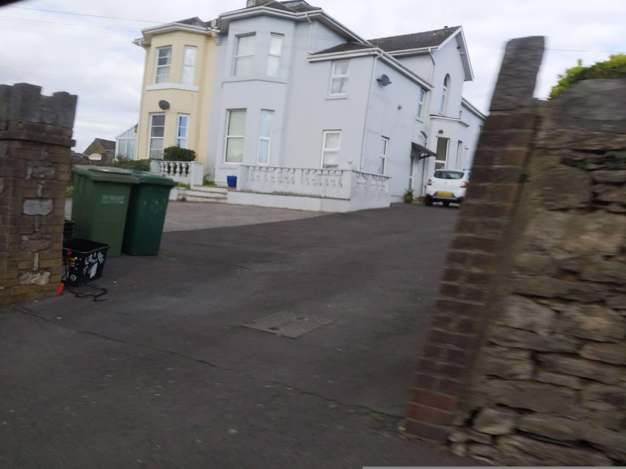 Street view near Westcourt Holiday Flats, Torquay — © WaggyDog (CC BY-SA · Mapillary)