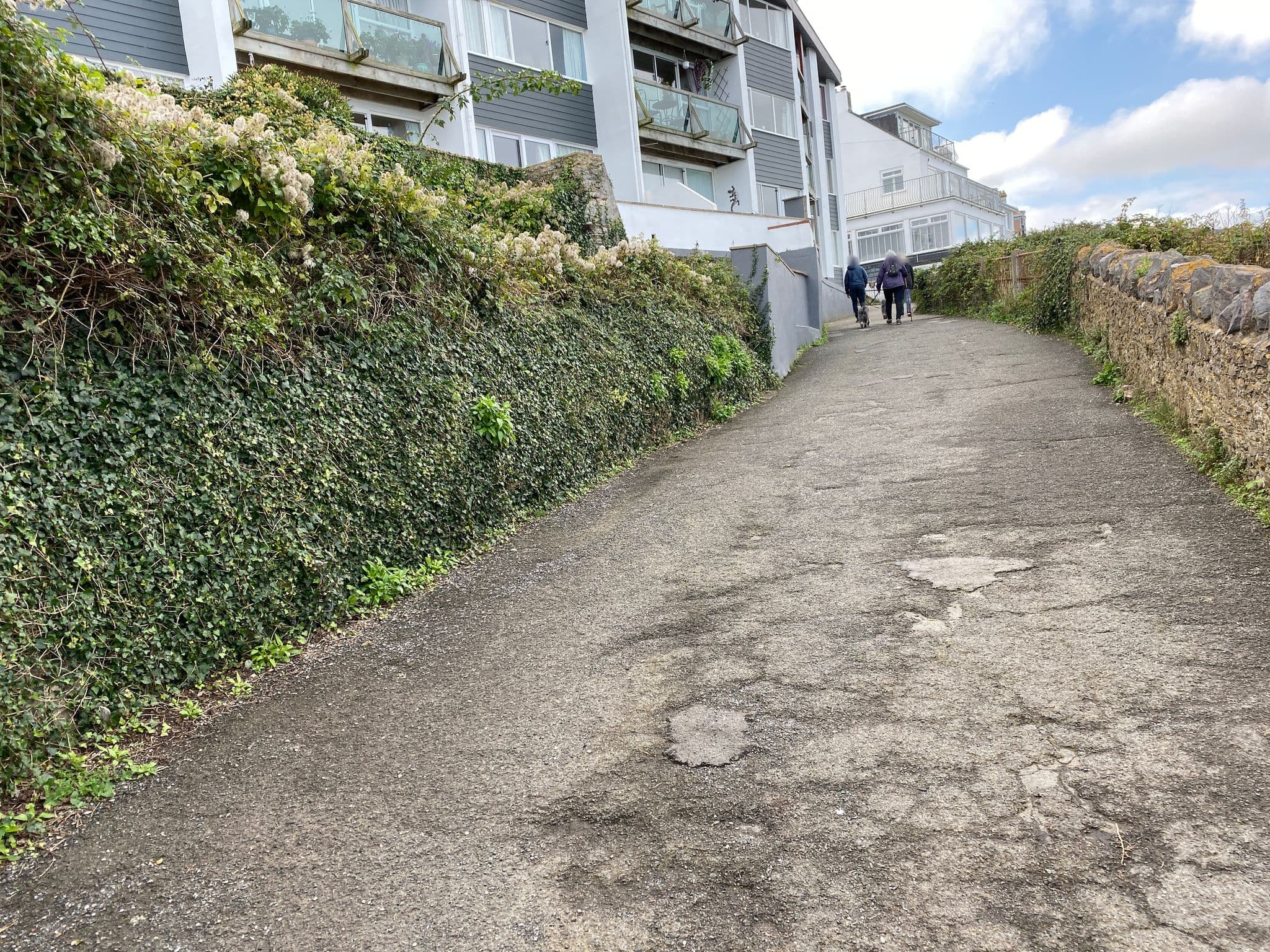 Street view near The Shoalstone, Brixham — © davebarter (CC BY-SA · Mapillary)