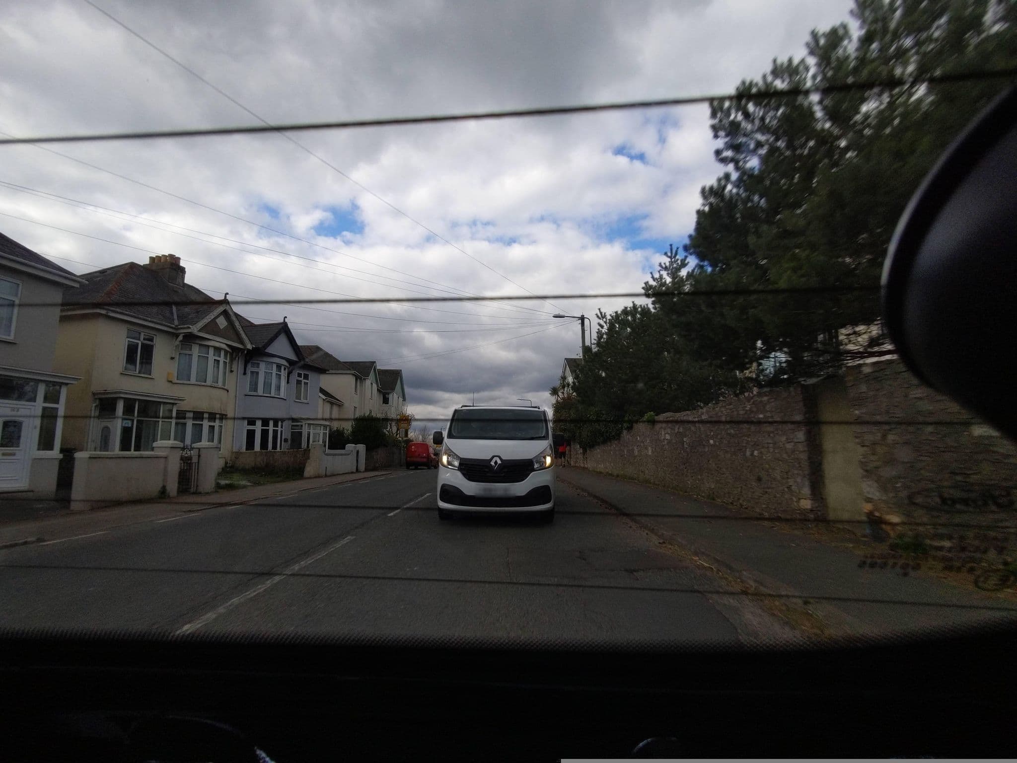 Street view near De la mer, Torquay — © WaggyDog (CC BY-SA · Mapillary)